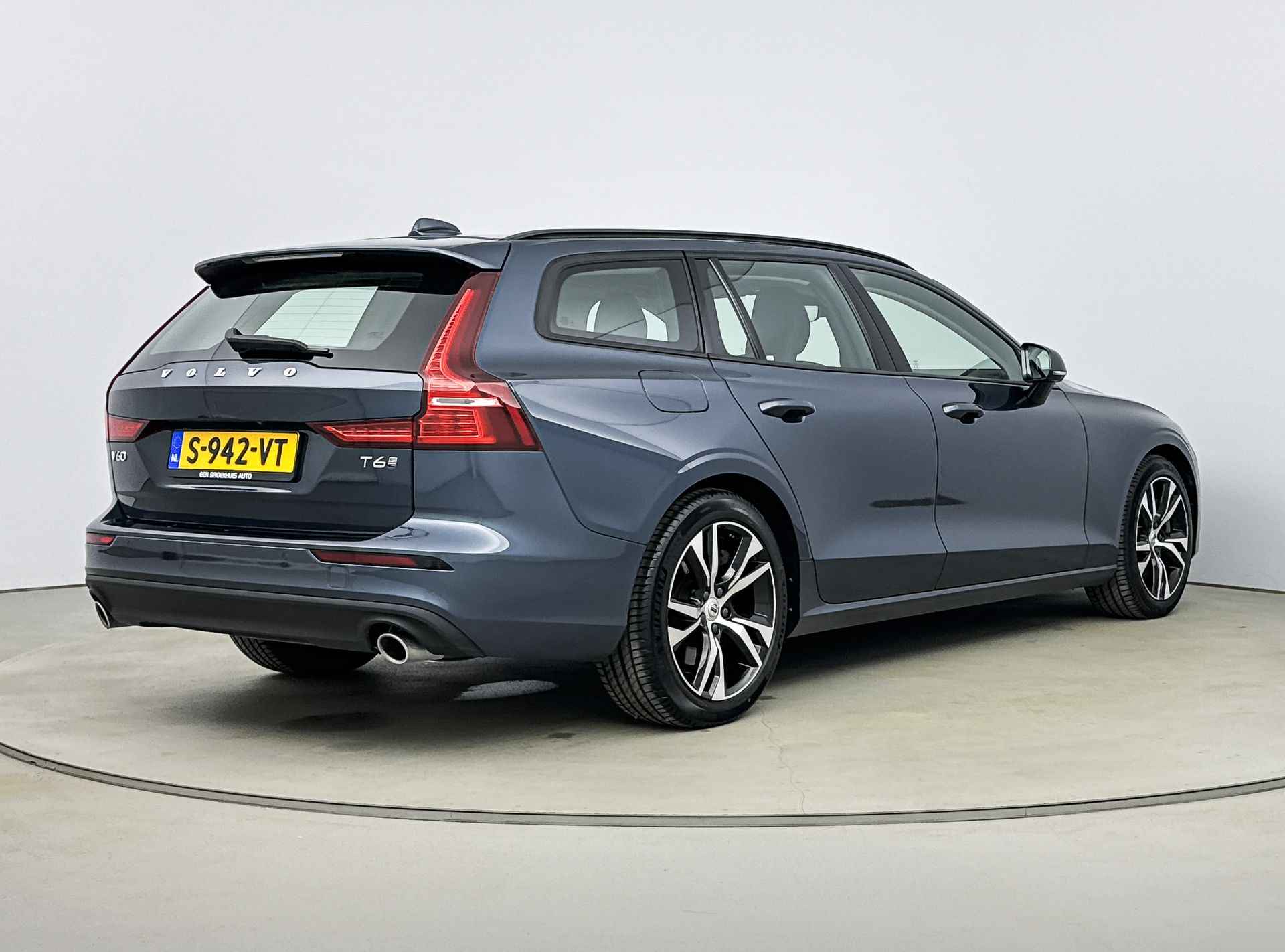 Volvo V60 T6 RECHARGE MOMENTUM | BLIS | 18 INCH | CLIMATE LINE | PDC CAMERA | CTA | - 2/28