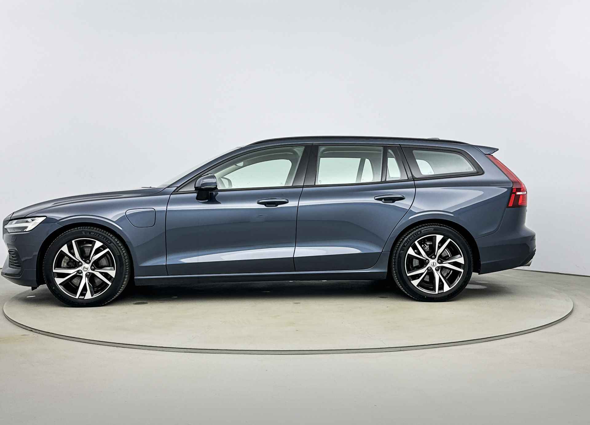 Volvo V60 T6 RECHARGE MOMENTUM | BLIS | 18 INCH | CLIMATE LINE | PDC CAMERA | CTA | - 3/28