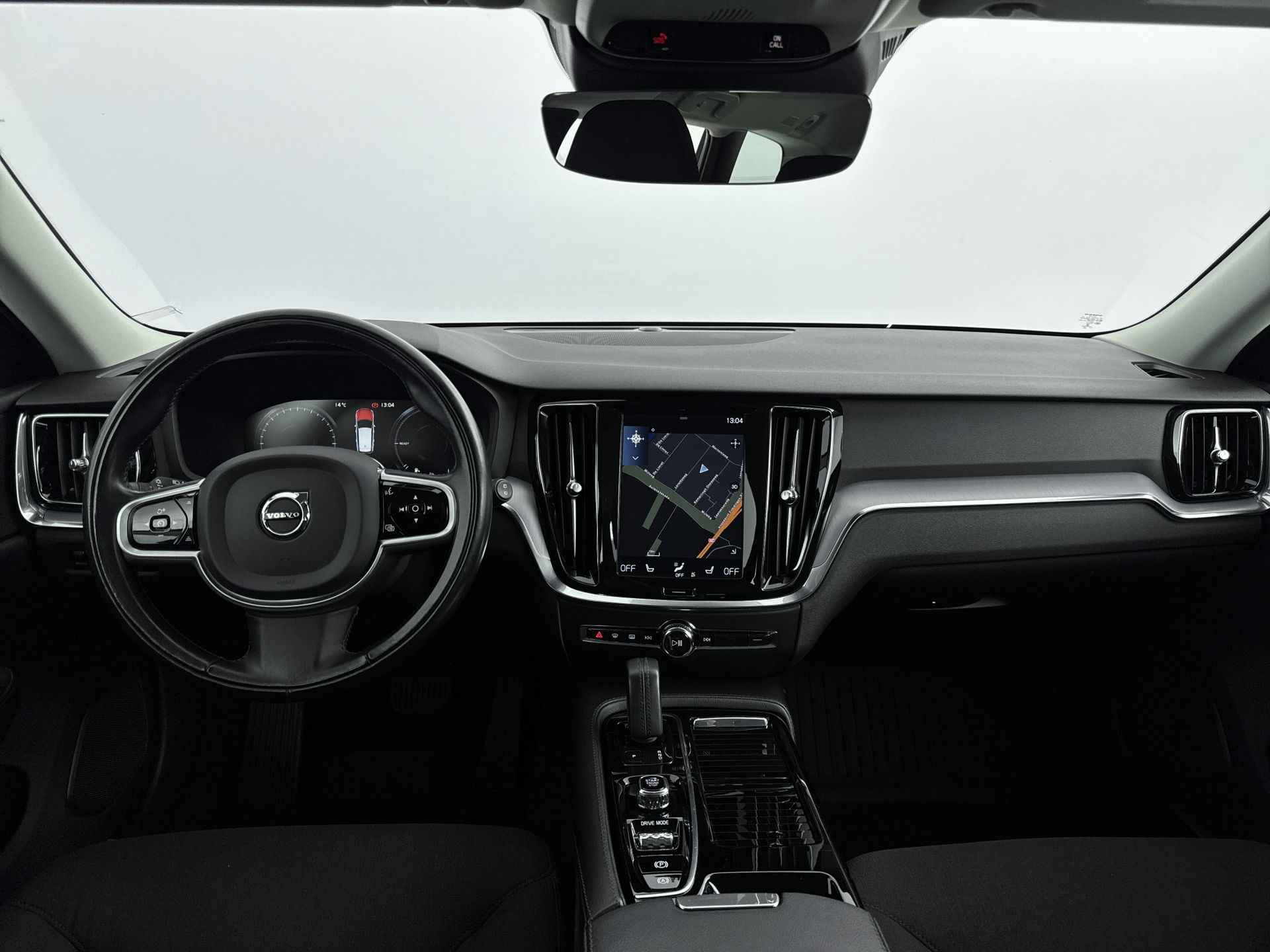 Volvo V60 T6 RECHARGE MOMENTUM | BLIS | 18 INCH | CLIMATE LINE | PDC CAMERA | CTA | - 4/28