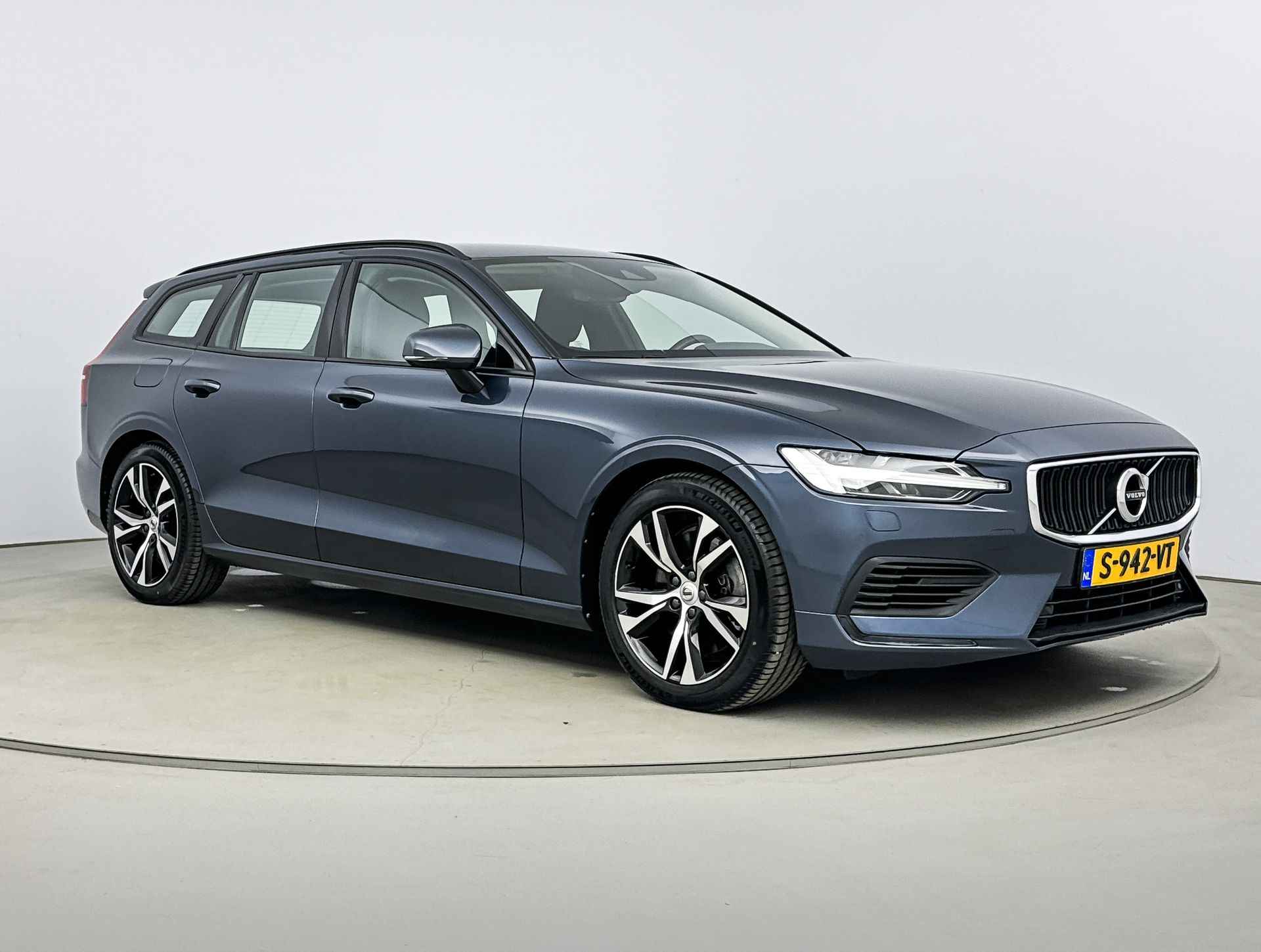 Volvo V60 T6 RECHARGE MOMENTUM | BLIS | 18 INCH | CLIMATE LINE | PDC CAMERA | CTA | - 19/28