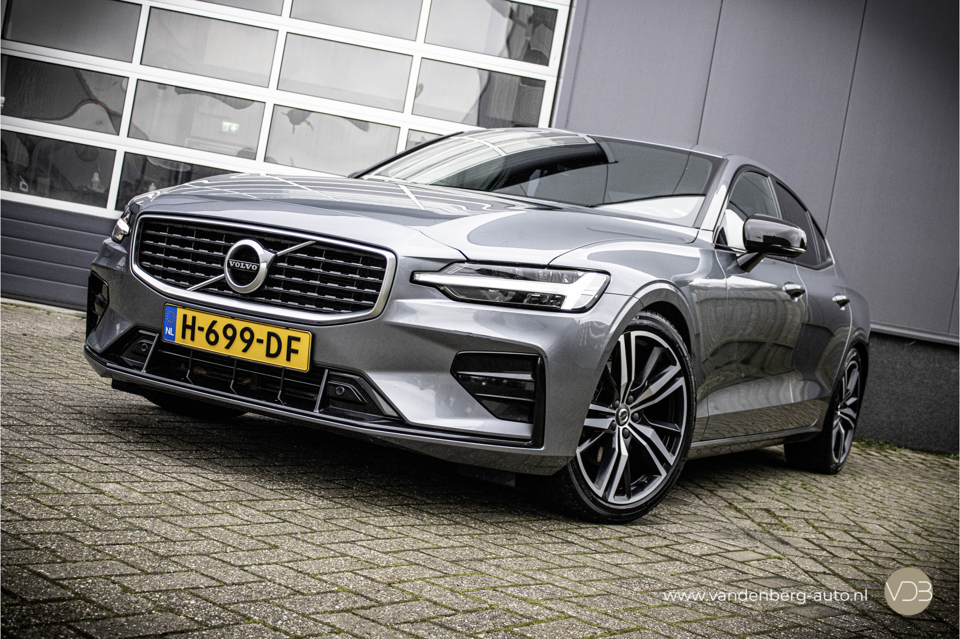 Volvo S60 2.0 T4 211pk R-Design Origineel NL