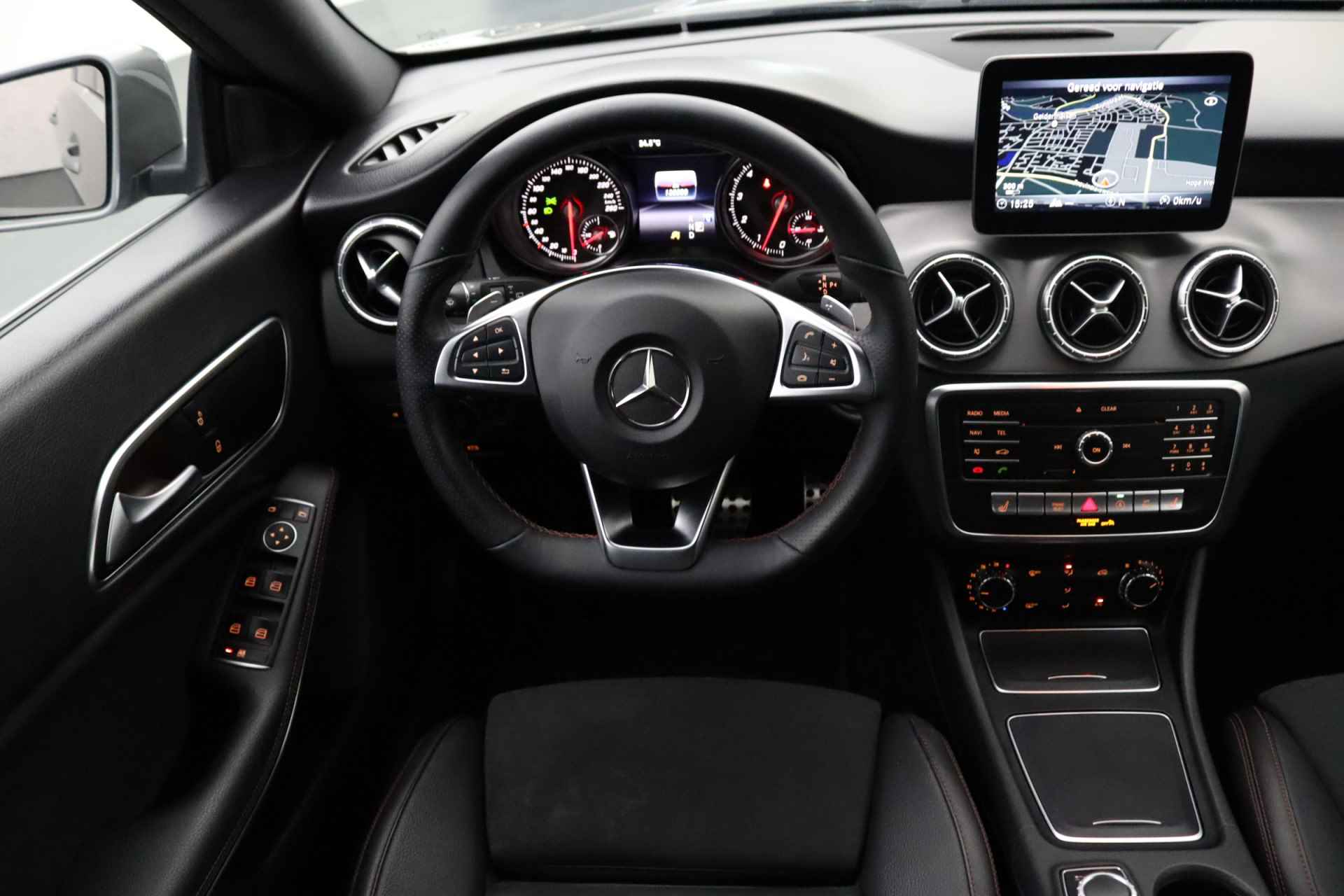 Mercedes-Benz CLA-Klasse Shooting Brake 180 | AMG-Styling | Stoelverwarming | Camera | Parkeersensoren | Apple carplay - 16/32