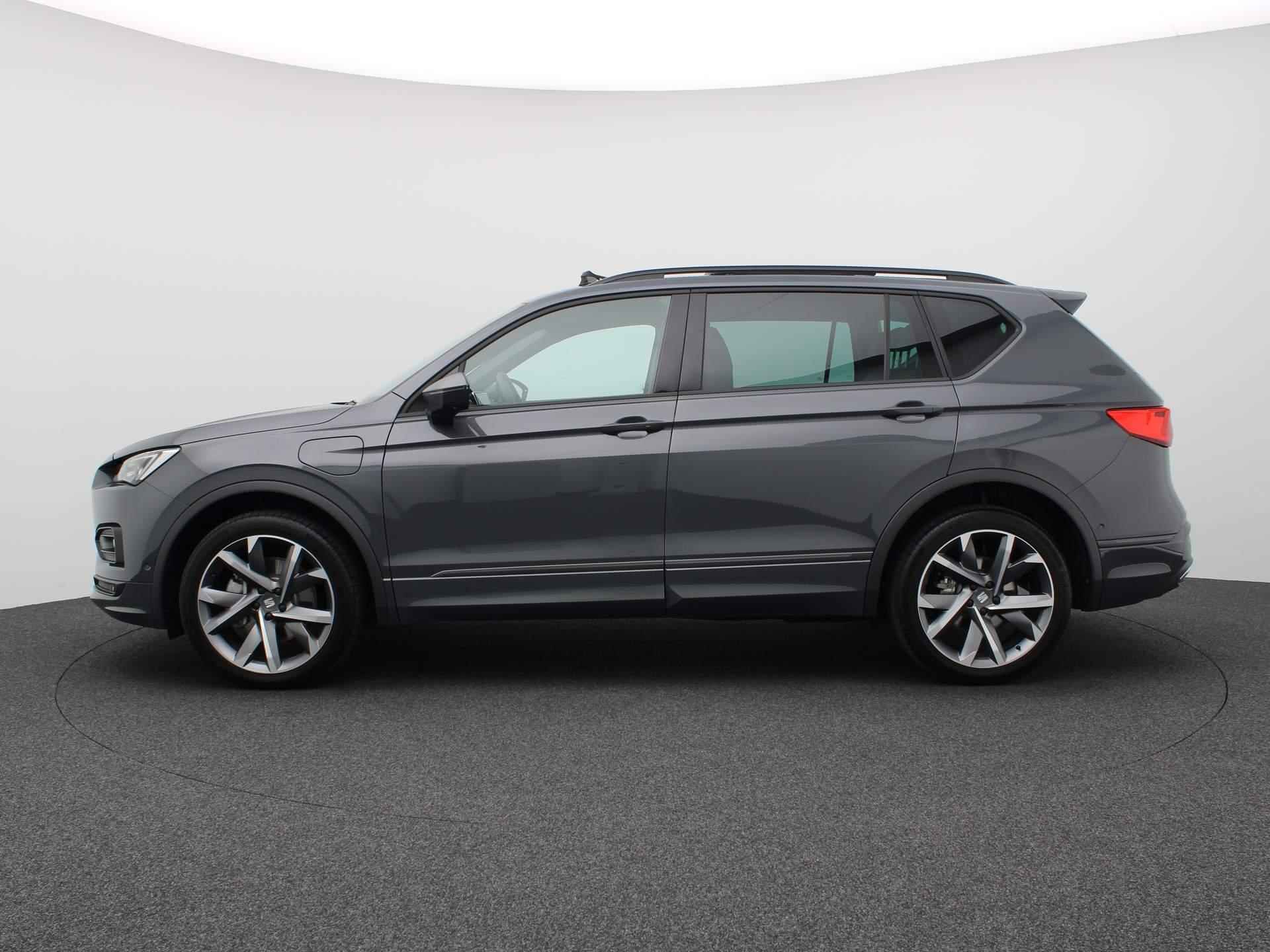 SEAT Tarraco 1.4 TSI e-Hybrid PHEV FR 245PK DSG Panoramadak, trekhaak, achteruitrijcamera, stuur/stoelverwarming voor+achter, keyless, 20'' lichtmetaal - 2/52