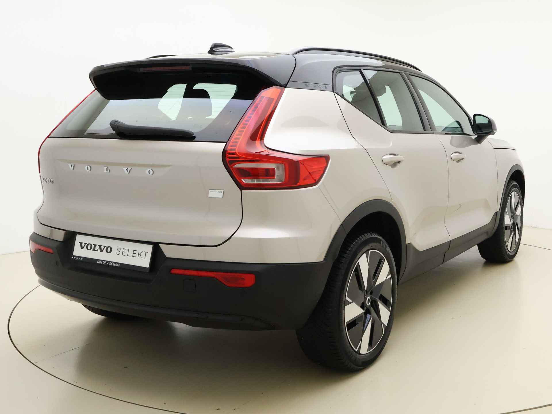 Volvo XC40 Extended Range Plus 82 kWh / 3 jaar gratis onderhoud / € 2.950,- Subsidie / Nieuw op voorraad / El. Trekhaak / Warmtepomp / Stoel + Stuurw. Verwarming / - 13/37