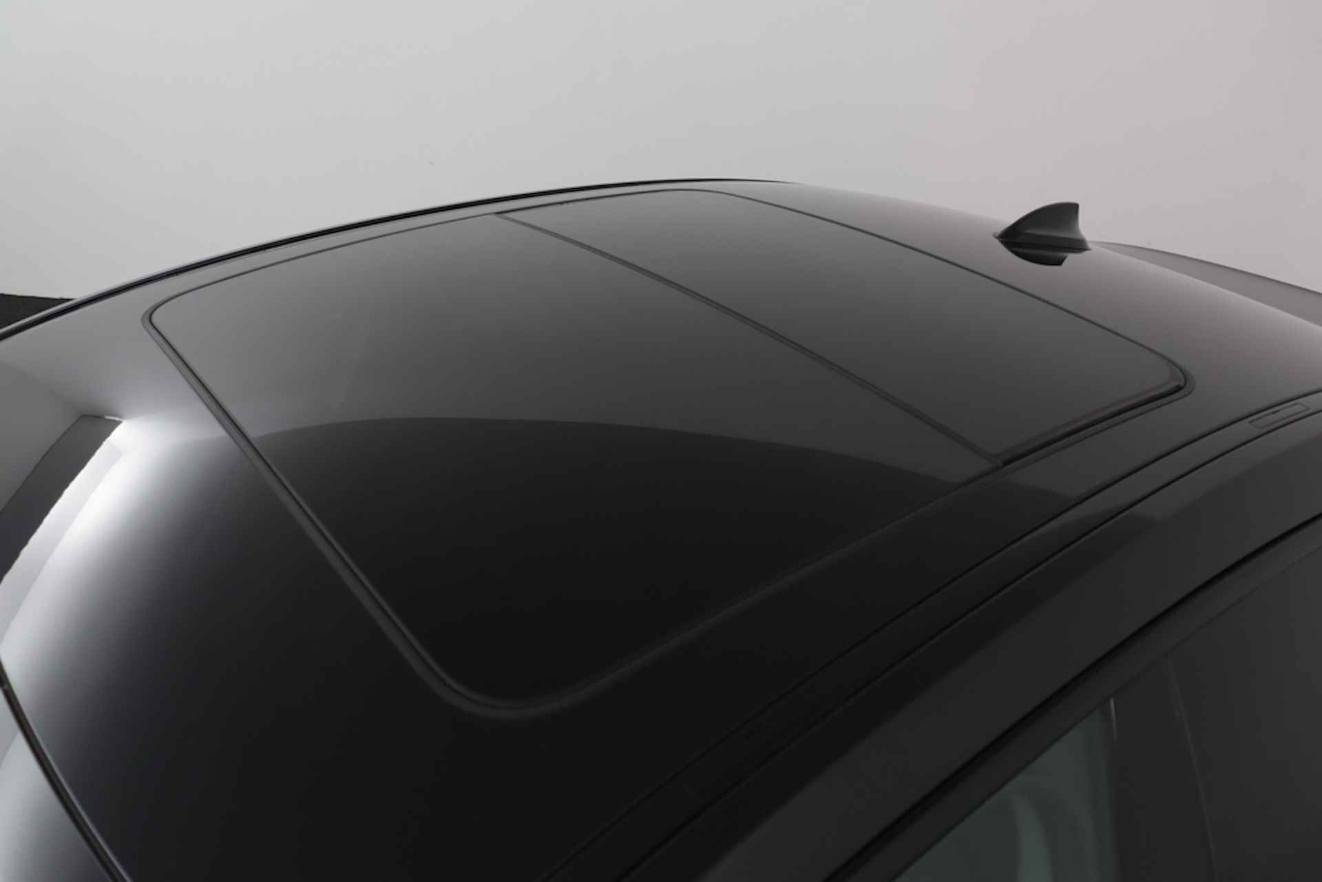 BMW 2 Serie Gran Coupé 218i High Executive Black Edition - Panorama, Orig.NL - 12 MND GARANTIE | Leer | Live Cockpit PRO | LED+ | Camera -RIJKLAAR - 39/50