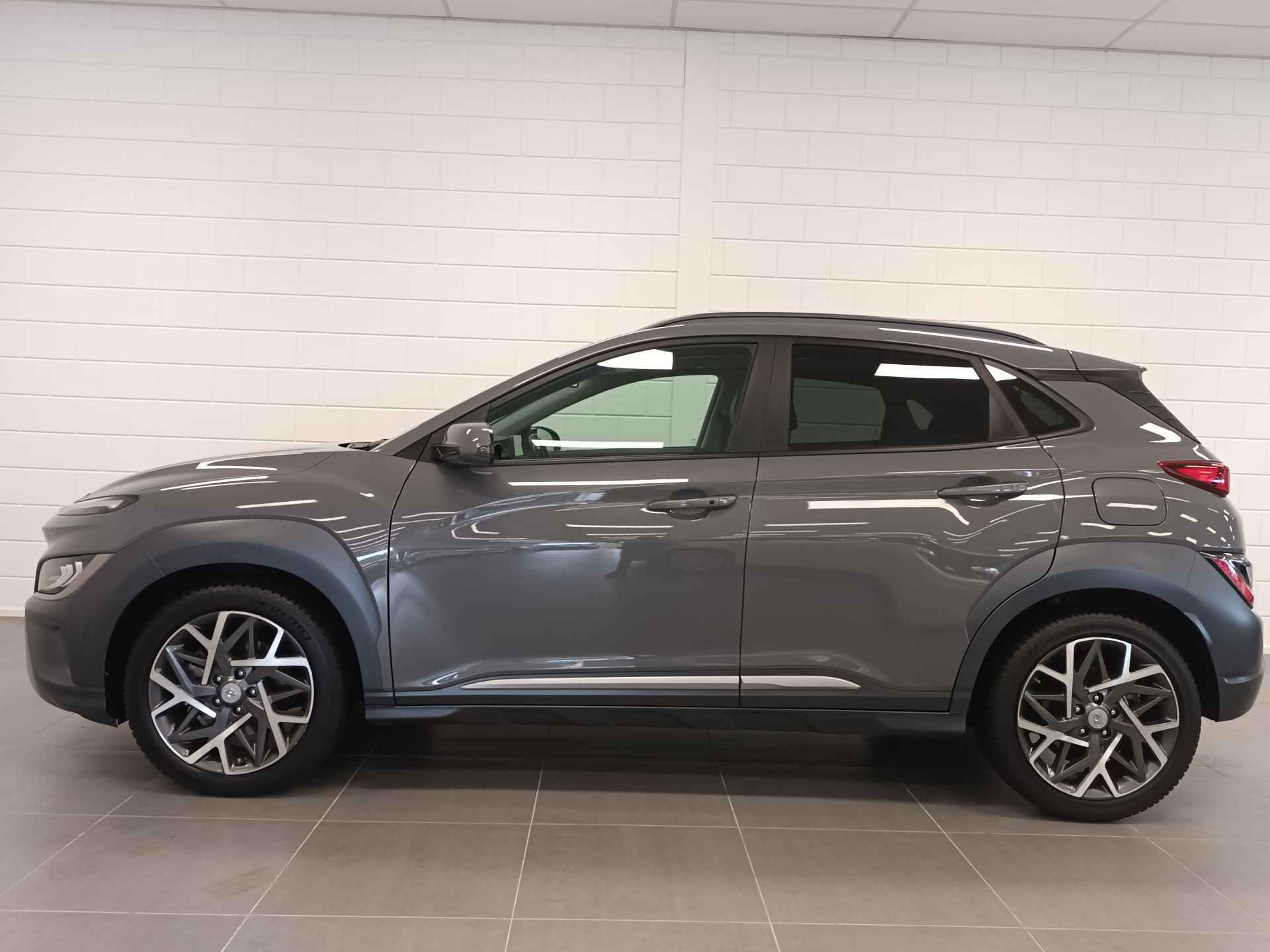 Hyundai KONA 1.6 GDI HEV Premium Sky LEDER | FULL LED | NAVIGATIE | 18 INCH VELGEN | OPEN DAK | FULL OPTIONS AUTO! - 4/37