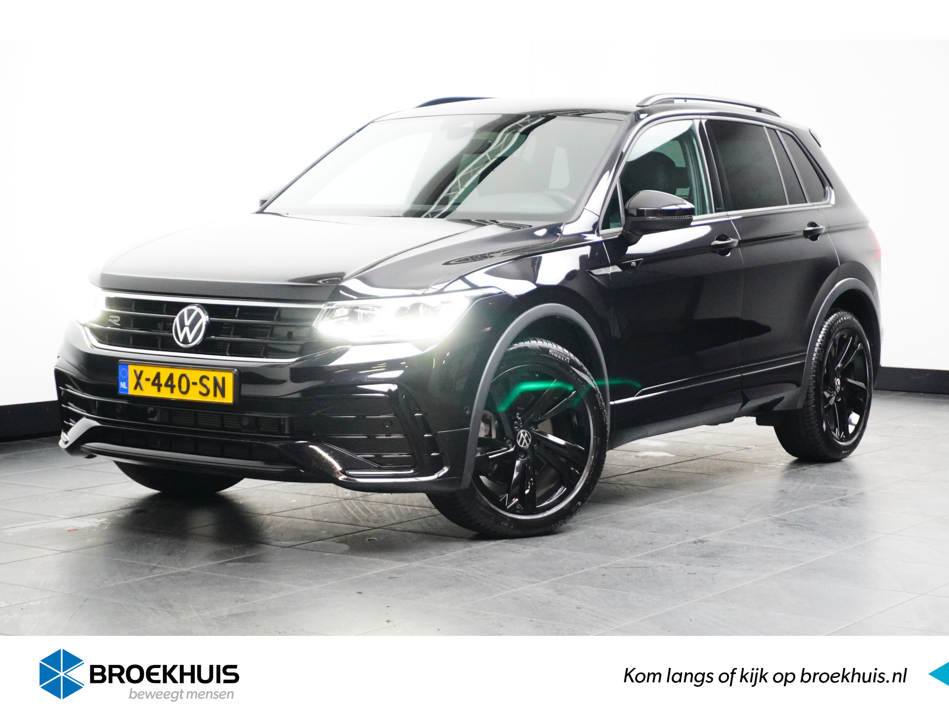Volkswagen Tiguan 2.0 TSI 190PK DSG-7 4Motion R-Line | TREKHAAK | BLACKSTYLE | AUTO A. KLEP | CAMERA bij viaBOVAG.nl