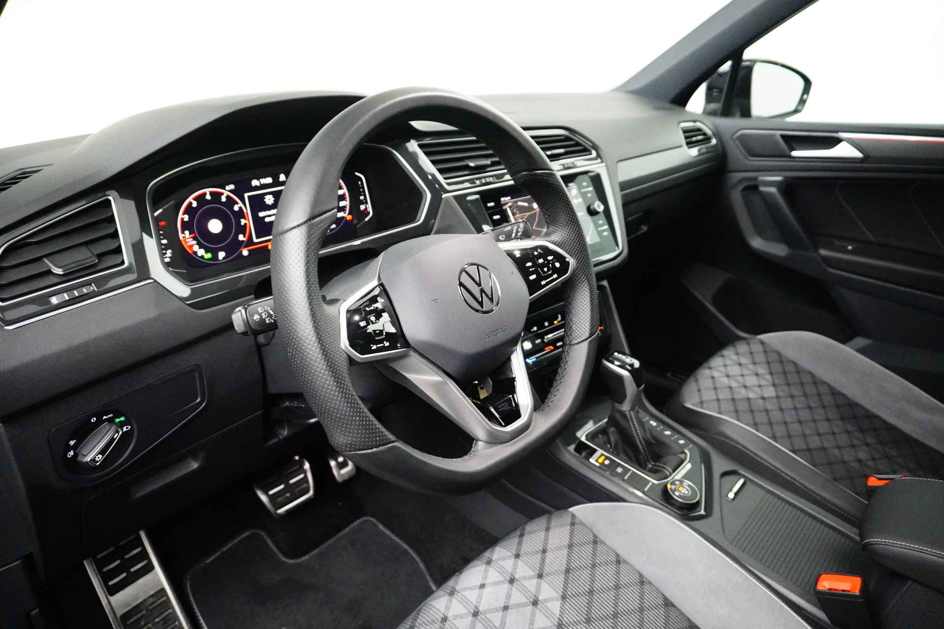 Volkswagen Tiguan 2.0 TSI 190PK DSG-7 4Motion R-Line | TREKHAAK | BLACKSTYLE | AUTO A. KLEP | CAMERA - 19/29