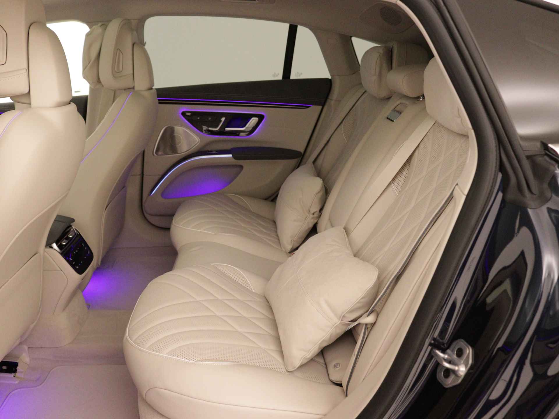 Mercedes-Benz EQS 580 4MATIC AMG Line 108 kWh | Garagedeuropener | Akoestiekcomfort pakket | Achterasbesturing tot 10° |  EASY PACK achterklep | Draadloos oplaadsysteem voor Smartphone | Memory pakket | KEYLESS GO-comfortpakket | USB pakket Plus | - 6/37