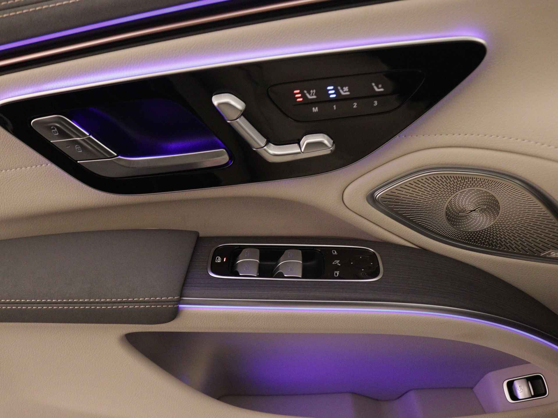 Mercedes-Benz EQS 580 4MATIC AMG Line 108 kWh | Garagedeuropener | Akoestiekcomfort pakket | Achterasbesturing tot 10° |  EASY PACK achterklep | Draadloos oplaadsysteem voor Smartphone | Memory pakket | KEYLESS GO-comfortpakket | USB pakket Plus | - 28/37