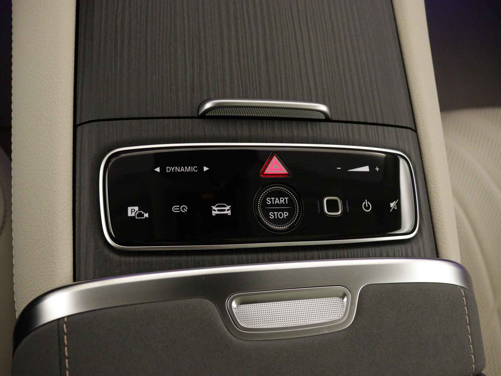 Mercedes-Benz EQS 580 4MATIC AMG Line 108 kWh | Garagedeuropener | Akoestiekcomfort pakket | Achterasbesturing tot 10° |  EASY PACK achterklep | Draadloos oplaadsysteem voor Smartphone | Memory pakket | KEYLESS GO-comfortpakket | USB pakket Plus | - 30/37