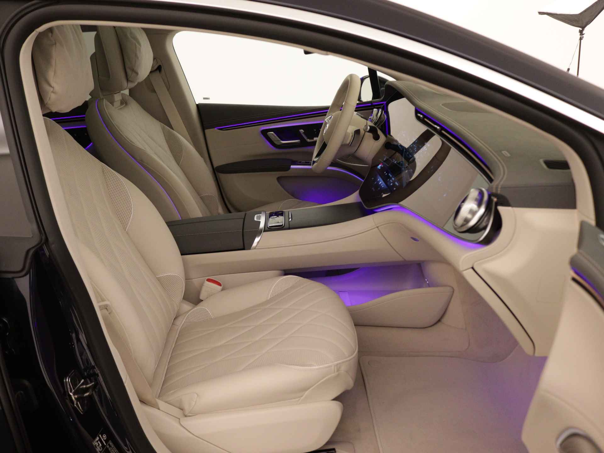 Mercedes-Benz EQS 580 4MATIC AMG Line 108 kWh | Garagedeuropener | Akoestiekcomfort pakket | Achterasbesturing tot 10° |  EASY PACK achterklep | Draadloos oplaadsysteem voor Smartphone | Memory pakket | KEYLESS GO-comfortpakket | USB pakket Plus | - 32/37