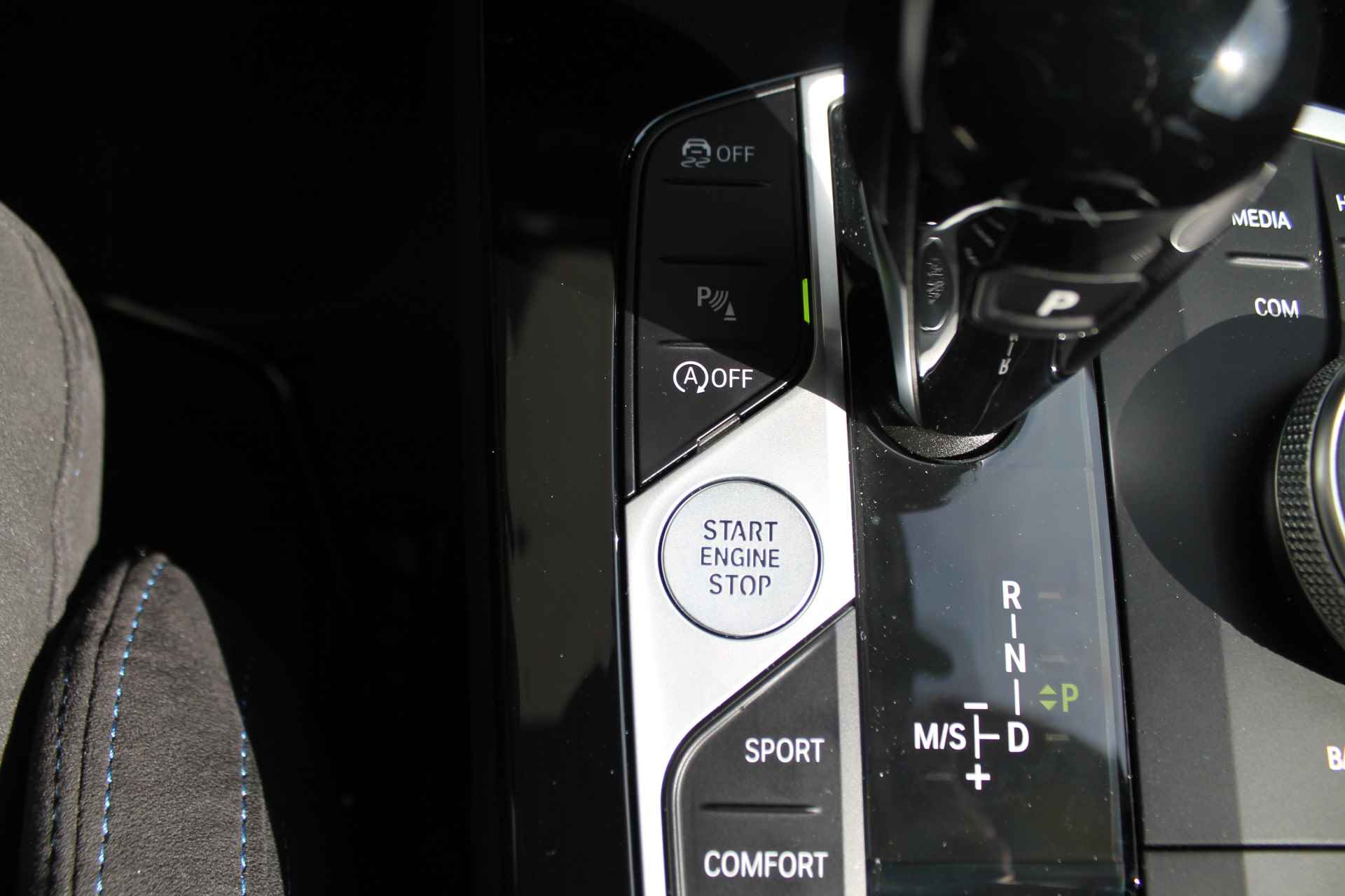 BMW 1-serie 118i High Executive M Sport Automaat / Panoramadak / Live Cockpit Professional / Parking Assistant / Cruise Control / Verwarmd stuurwiel / Stoelverwarming - 11/22
