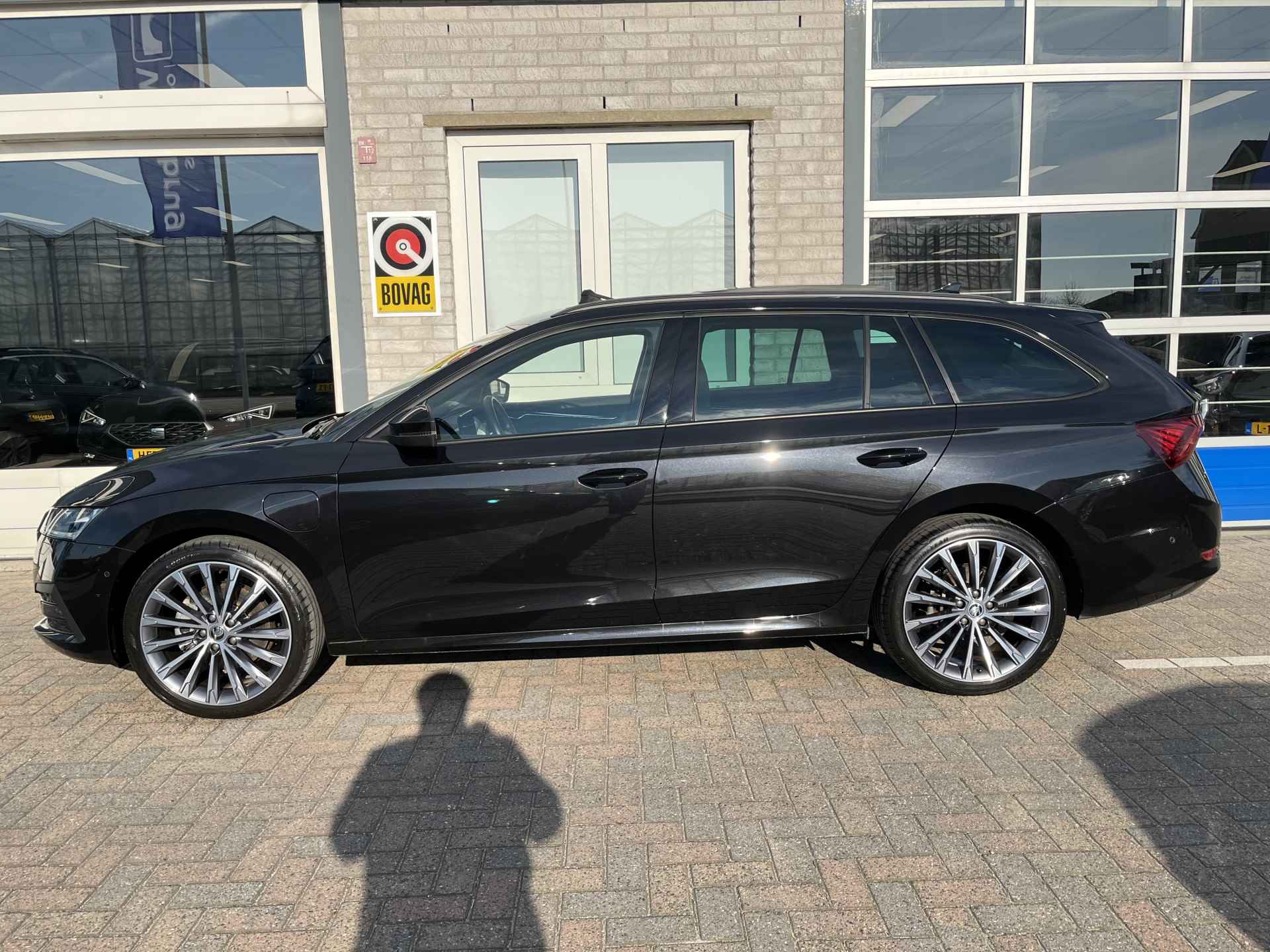 Škoda Octavia Combi 1.4 TSI iV PHEV Sportline Business / AUTOMAAT/ PANO/ CAMERA/ PARK. SENSOREN/ MEMORY SEATS/ HEAD-UP DISPLAY/ DODE HOEK/ KEYLESS/ STOELVERWARM./ MATRIX/ ADAPT. CRUISE/ APP-CONNECT/ NAVI/ CLIMA - 3/44