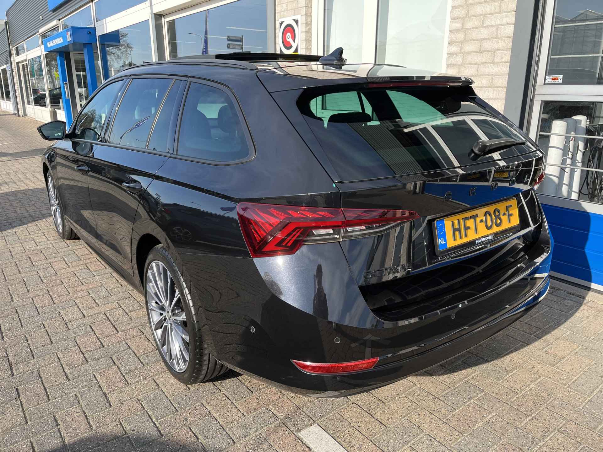 Škoda Octavia Combi 1.4 TSI iV PHEV Sportline Business / AUTOMAAT/ PANO/ CAMERA/ PARK. SENSOREN/ MEMORY SEATS/ HEAD-UP DISPLAY/ DODE HOEK/ KEYLESS/ STOELVERWARM./ MATRIX/ ADAPT. CRUISE/ APP-CONNECT/ NAVI/ CLIMA - 6/44