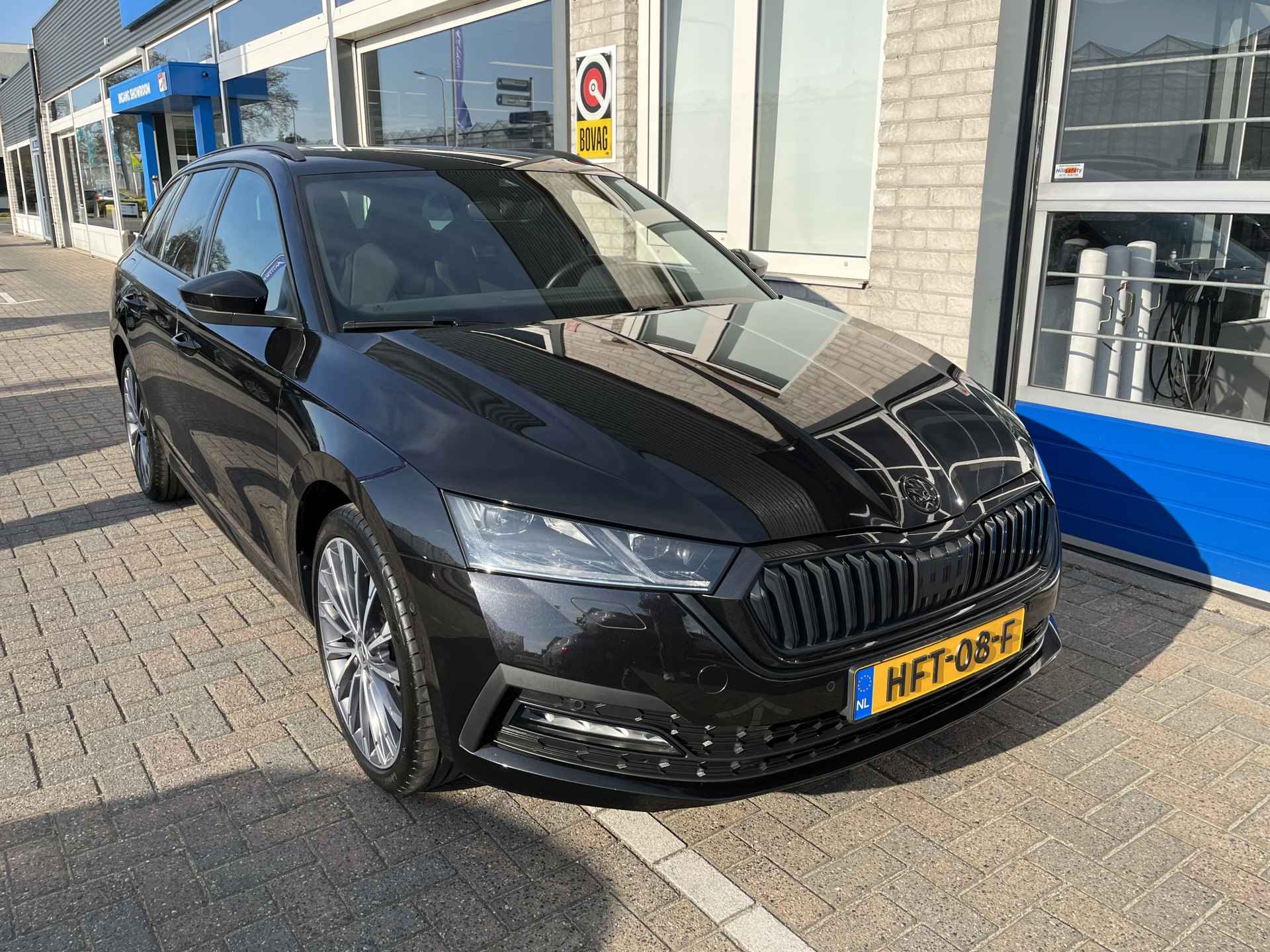 Škoda Octavia Combi 1.4 TSI iV PHEV Sportline Business / AUTOMAAT/ PANO/ CAMERA/ PARK. SENSOREN/ MEMORY SEATS/ HEAD-UP DISPLAY/ DODE HOEK/ KEYLESS/ STOELVERWARM./ MATRIX/ ADAPT. CRUISE/ APP-CONNECT/ NAVI/ CLIMA - 41/44