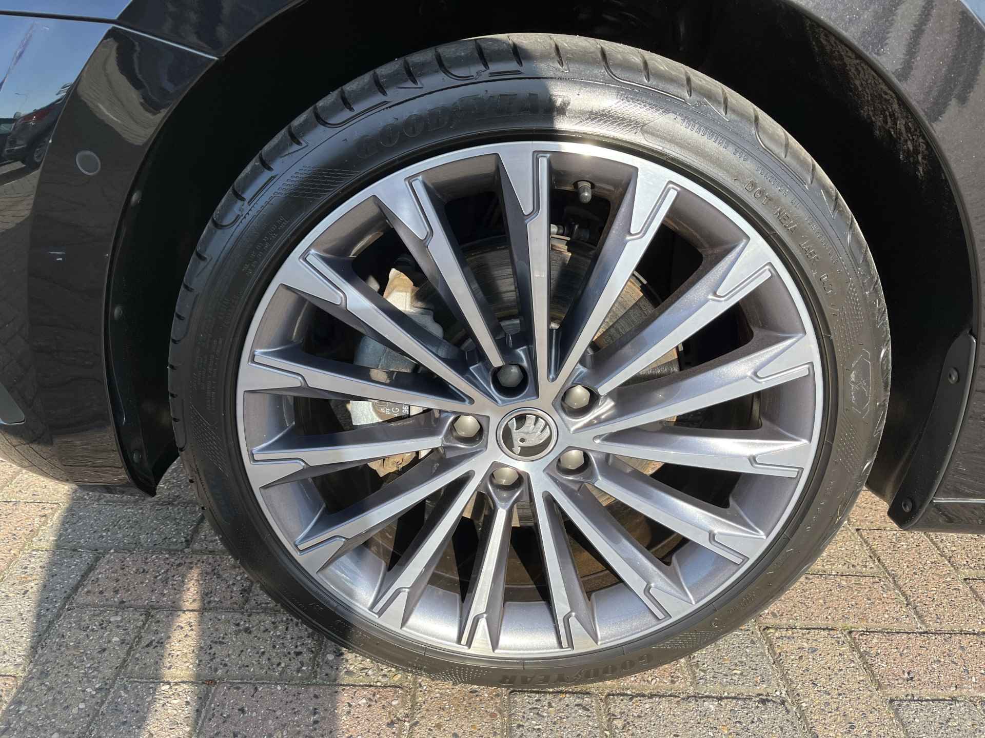 Škoda Octavia Combi 1.4 TSI iV PHEV Sportline Business / AUTOMAAT/ PANO/ CAMERA/ PARK. SENSOREN/ MEMORY SEATS/ HEAD-UP DISPLAY/ DODE HOEK/ KEYLESS/ STOELVERWARM./ MATRIX/ ADAPT. CRUISE/ APP-CONNECT/ NAVI/ CLIMA - 43/44