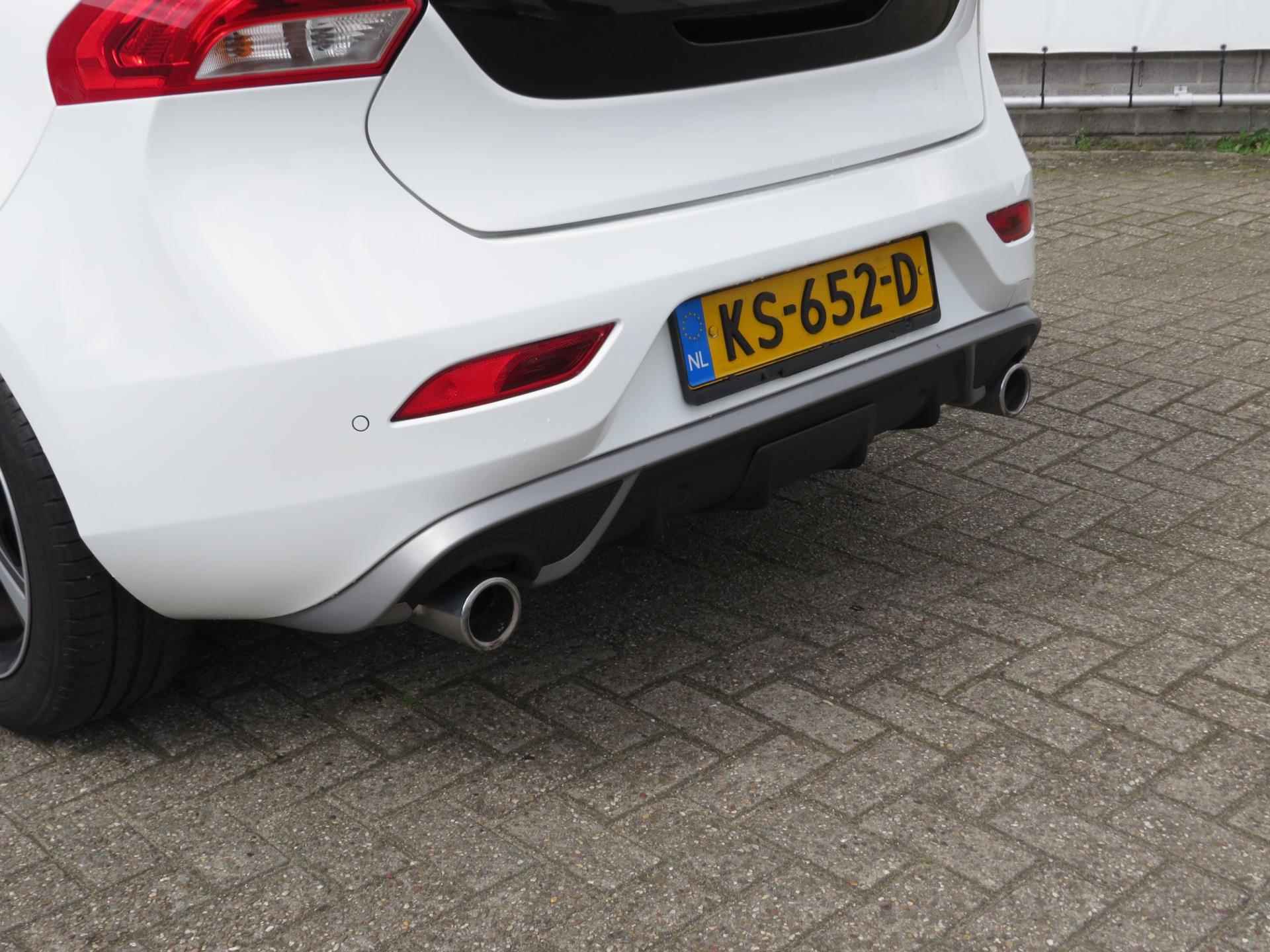 Volvo V40 2.0 D2 R-Design - 11/32