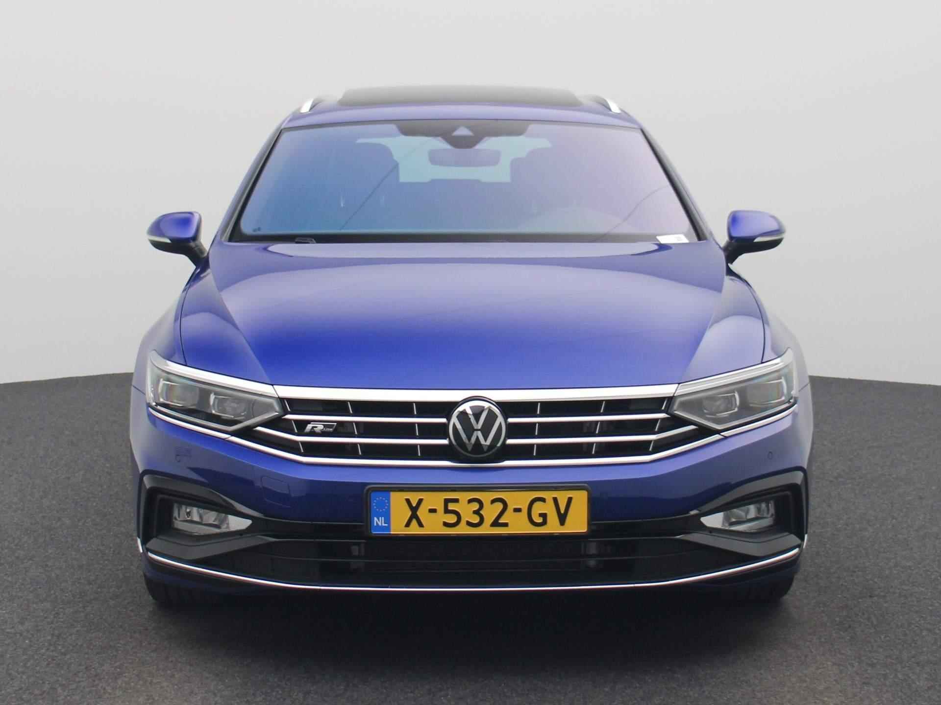 Volkswagen Passat Variant 1.5 TSI Elegance Business R | Automaat | R-Line |  Lederen bekleding | Panorama dak | Digital Cockpit PRO | Navigatie PRO (Groot Scherm) | Stoelverwarming | Achteruitrij Camera - 4/48