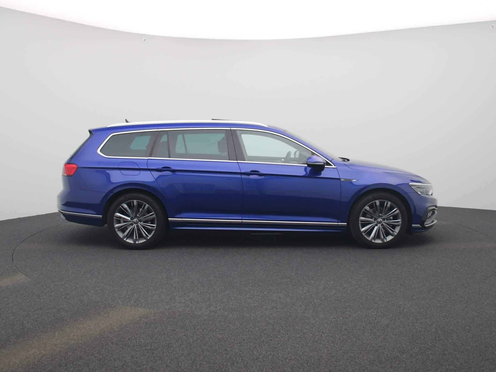 Volkswagen Passat Variant 1.5 TSI Elegance Business R | Automaat | R-Line |  Lederen bekleding | Panorama dak | Digital Cockpit PRO | Navigatie PRO (Groot Scherm) | Stoelverwarming | Achteruitrij Camera - 7/48