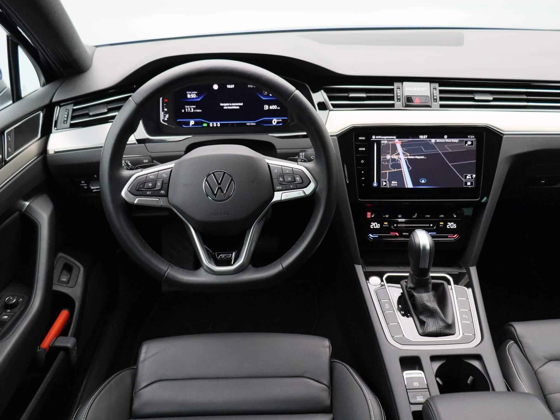 Volkswagen Passat Variant 1.5 TSI Elegance Business R | Automaat | R-Line |  Lederen bekleding | Panorama dak | Digital Cockpit PRO | Navigatie PRO (Groot Scherm) | Stoelverwarming | Achteruitrij Camera - 8/48