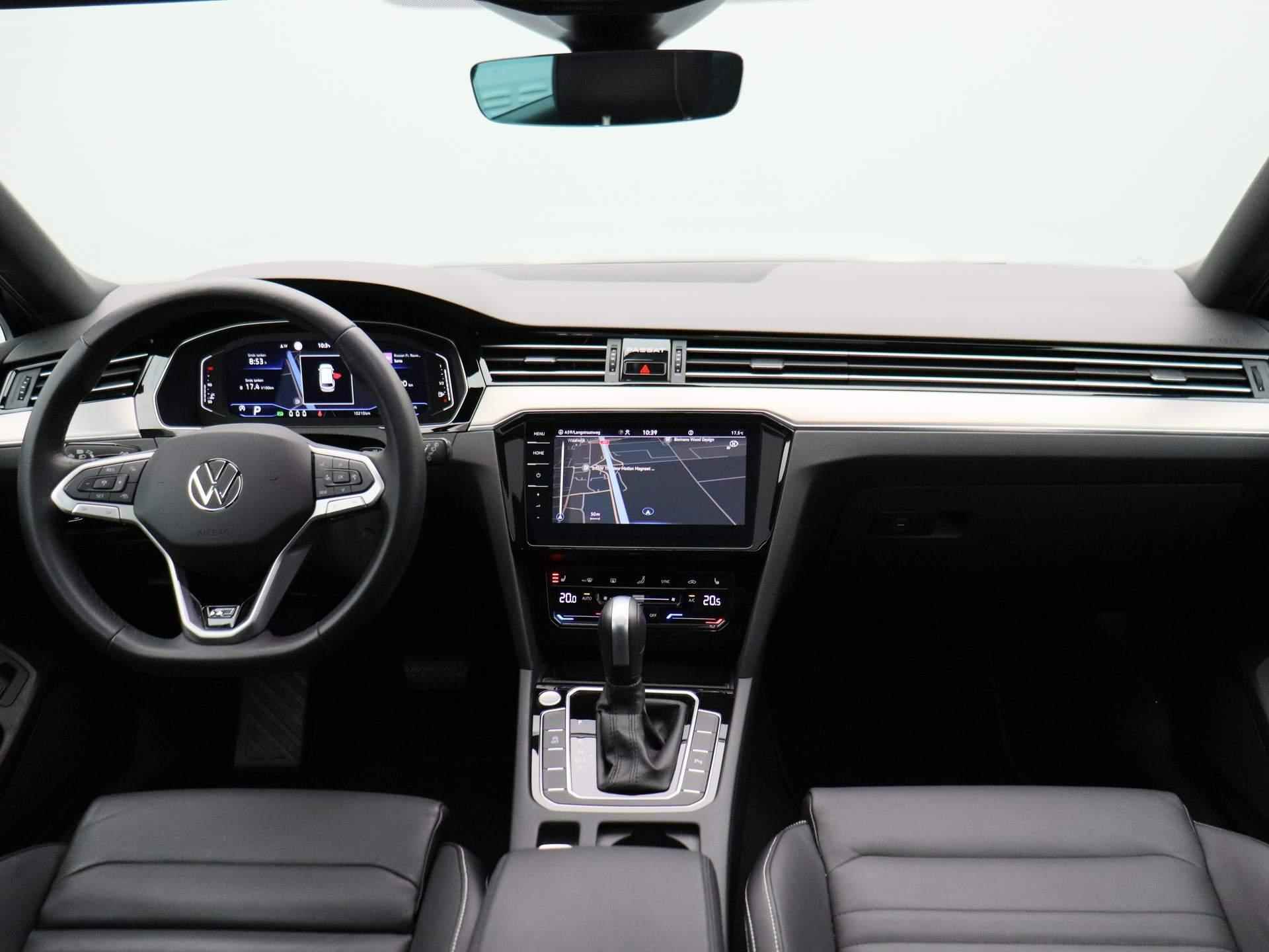 Volkswagen Passat Variant 1.5 TSI Elegance Business R | Automaat | R-Line |  Lederen bekleding | Panorama dak | Digital Cockpit PRO | Navigatie PRO (Groot Scherm) | Stoelverwarming | Achteruitrij Camera - 41/48