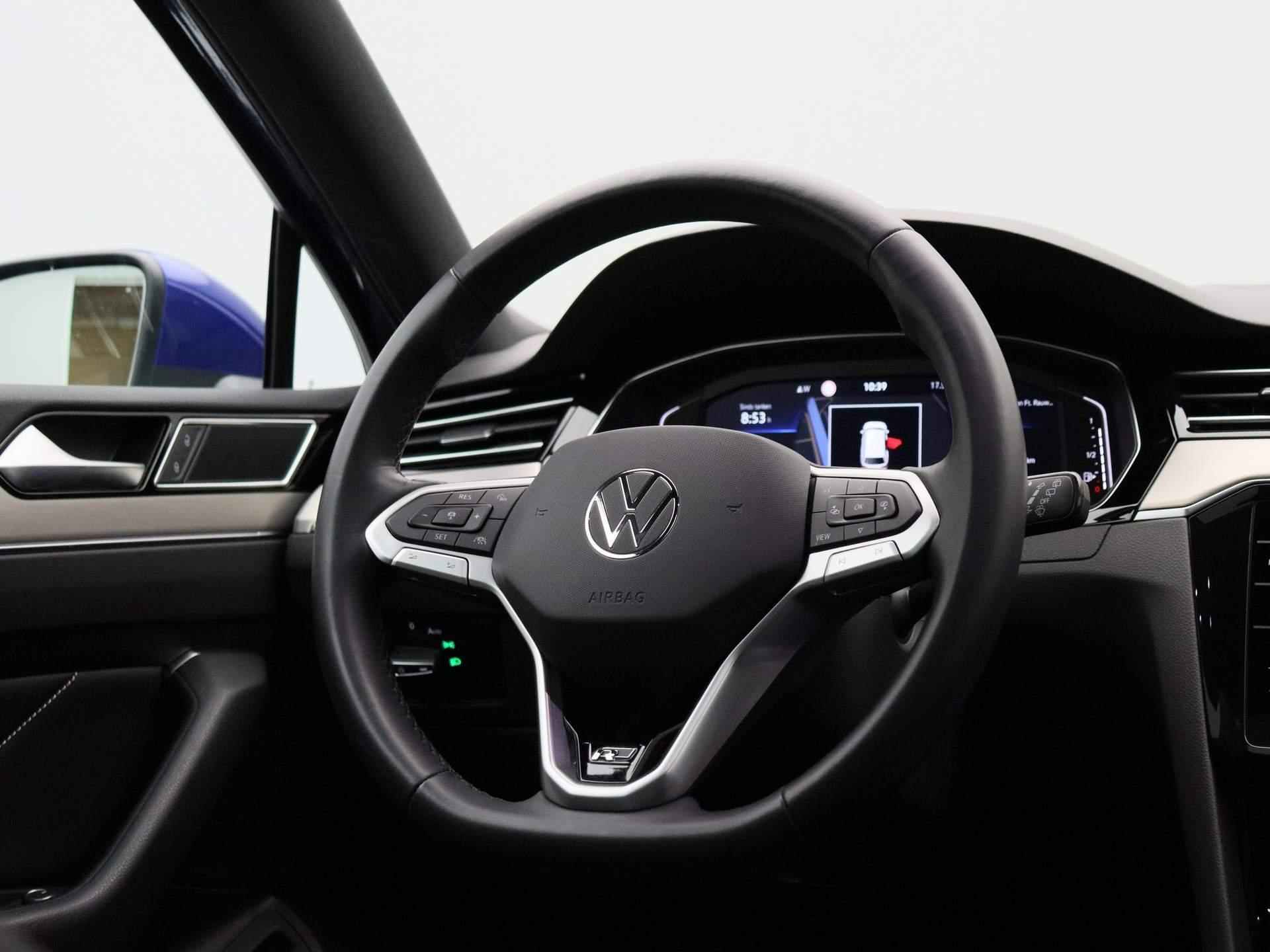 Volkswagen Passat Variant 1.5 TSI Elegance Business R | Automaat | R-Line |  Lederen bekleding | Panorama dak | Digital Cockpit PRO | Navigatie PRO (Groot Scherm) | Stoelverwarming | Achteruitrij Camera - 42/48