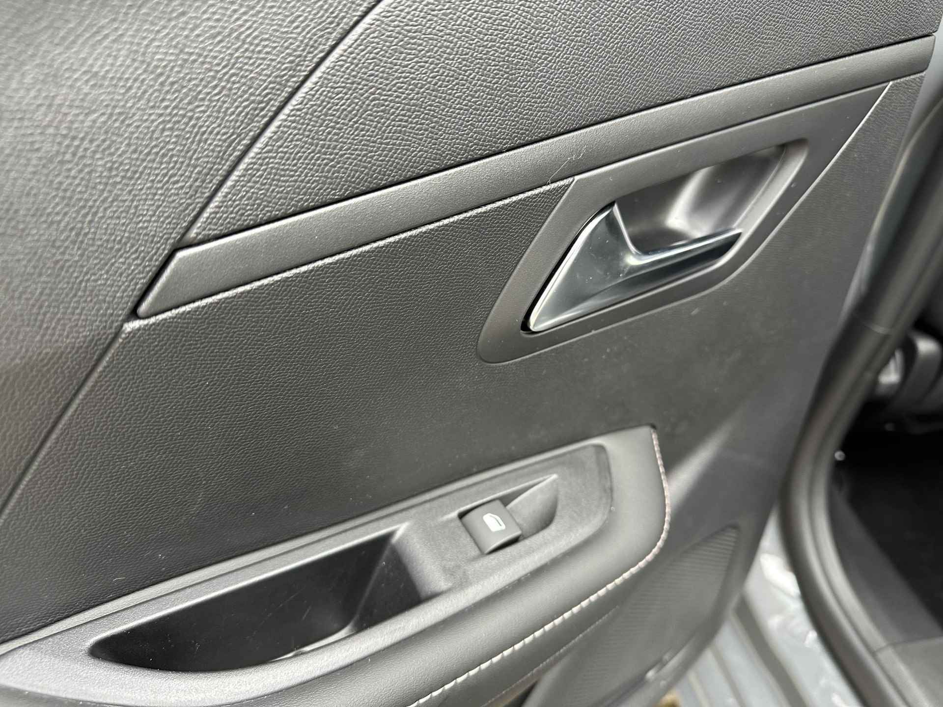 Peugeot 208 1.2 Turbo 100 PK Allure | Bouwjaar 2024 | Keyless entry | € 4500 DEMO Voordeel | Navigatie via Telefoon | 360 Graden Camera | Adaptieve Cruise Control | LED Verlichting | Stoelverwarming | Climate Control | Dode Hoek Detectie | Voor + Achter Parkeersensoren | Facelift Model 208 | - 33/64