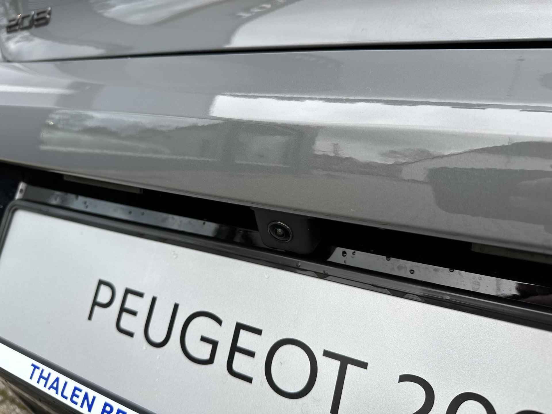 Peugeot 208 1.2 Turbo 100 PK Allure | Bouwjaar 2024 | Keyless entry | € 4500 DEMO Voordeel | Navigatie via Telefoon | 360 Graden Camera | Adaptieve Cruise Control | LED Verlichting | Stoelverwarming | Climate Control | Dode Hoek Detectie | Voor + Achter Parkeersensoren | Facelift Model 208 | - 52/64