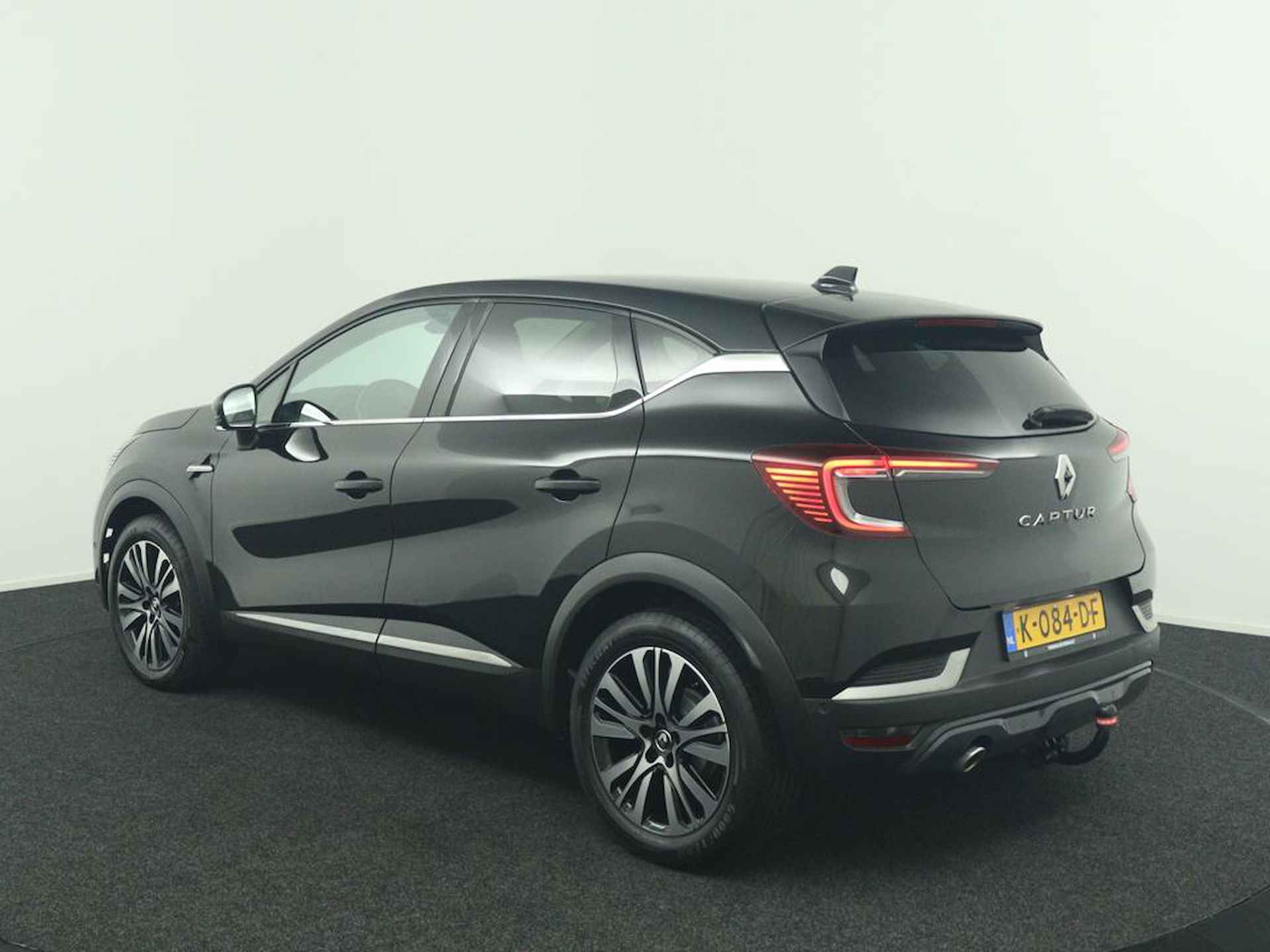 Renault Captur 1.3 TCe 130 Initiale Paris | Trekhaak | 1e Eigenaar | Origineel NL | 360 Camera | Bose Premium Audio | Stoel -en Stuurwiel verwarming | Rundleder | Navigatie | Climate Control | Adaptieve Cruise Control | - 3/49