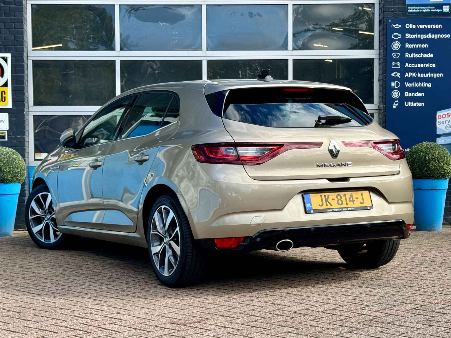 Renault Mégane 1.2 TCe Bose | Climate Control | Navigatie | Voorstoelen Verwarmd | Head Up Display | Rijklaar + 12 Maand BOVAG Garantie - 4/36