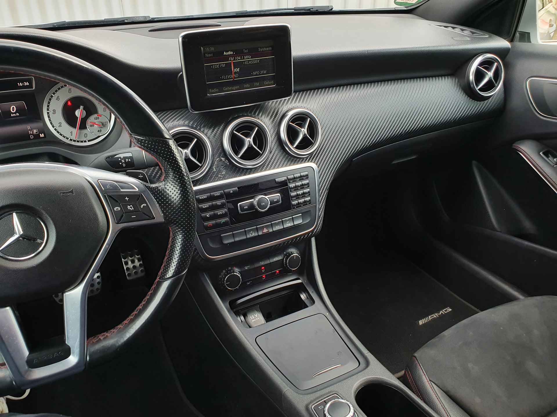 Mercedes-Benz A-Klasse 180 Automaat AMG-Pakket | Cruise Control | Alcantara | Airco | Navigatie - 22/32