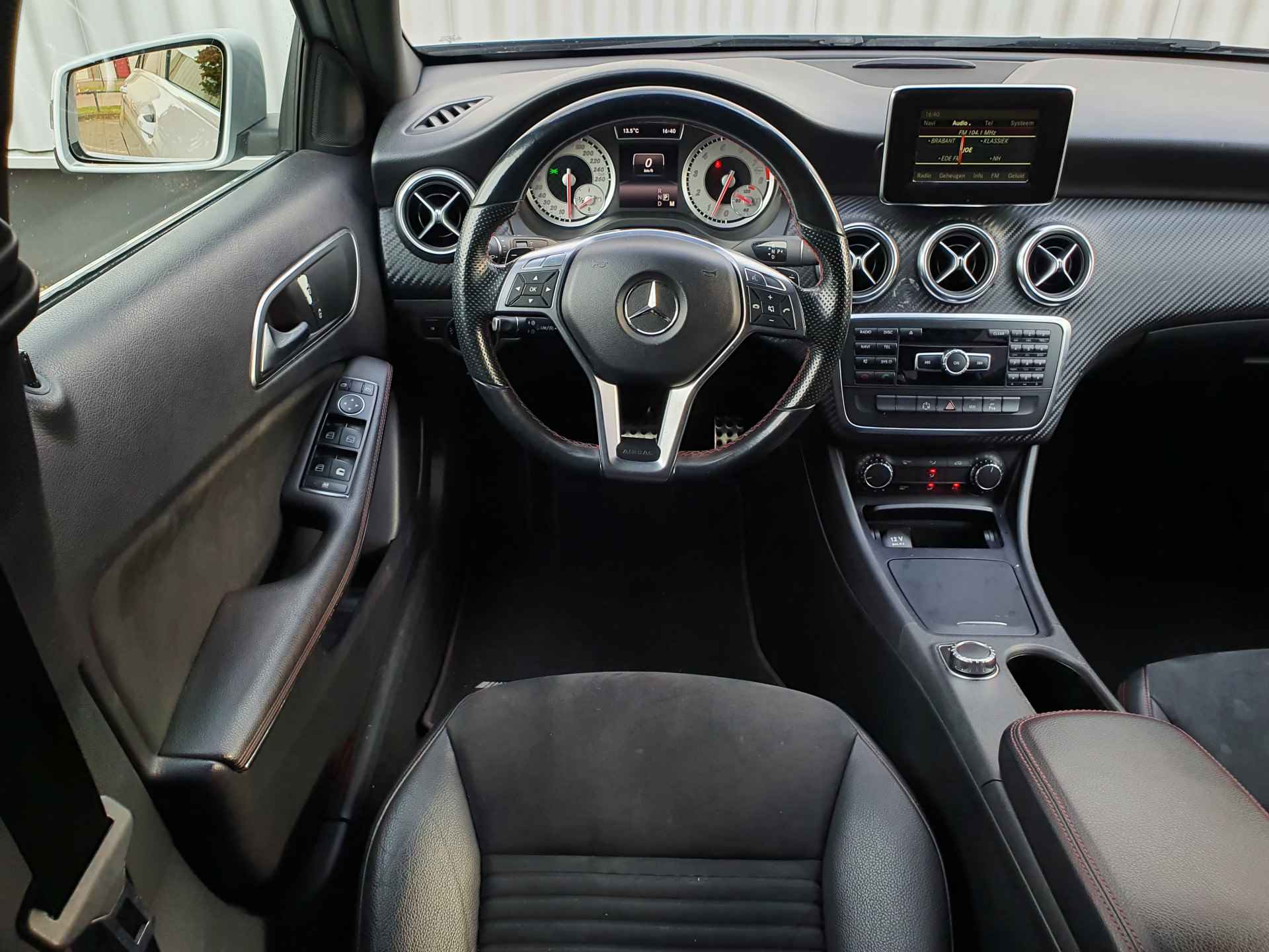 Mercedes-Benz A-Klasse 180 Automaat AMG-Pakket | Cruise Control | Alcantara | Airco | Navigatie - 26/32