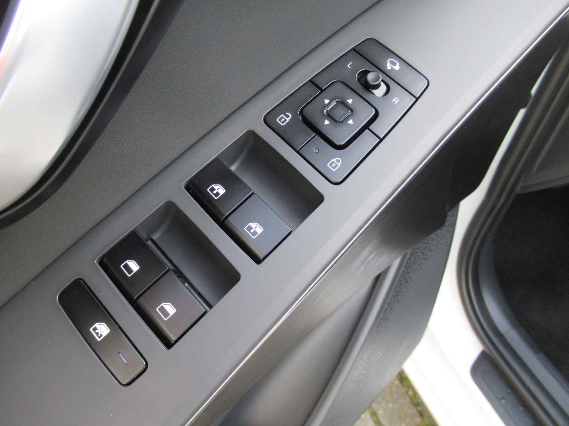 Kia Niro 1.6 GDi Hybrid DynamicLine 1e eigen | dealer onderh | navi | keyless | parelmoer wit - 16/32