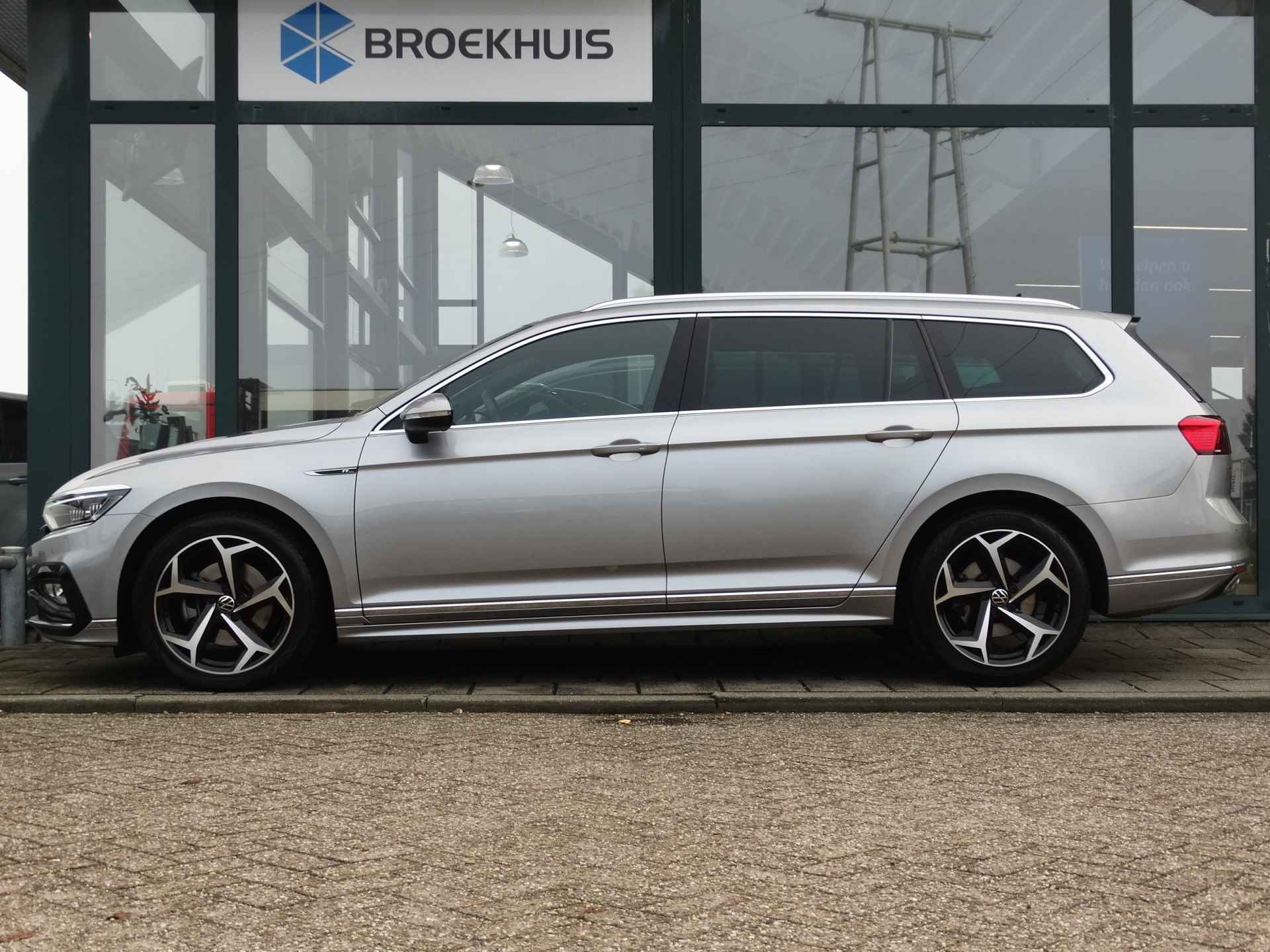 Volkswagen Passat Variant 1.5 TSI 150 PK DSG Automaat R-Line Business | Trekhaak | Full Leder | Navigatie | Achteruitrijcamera - 2/34