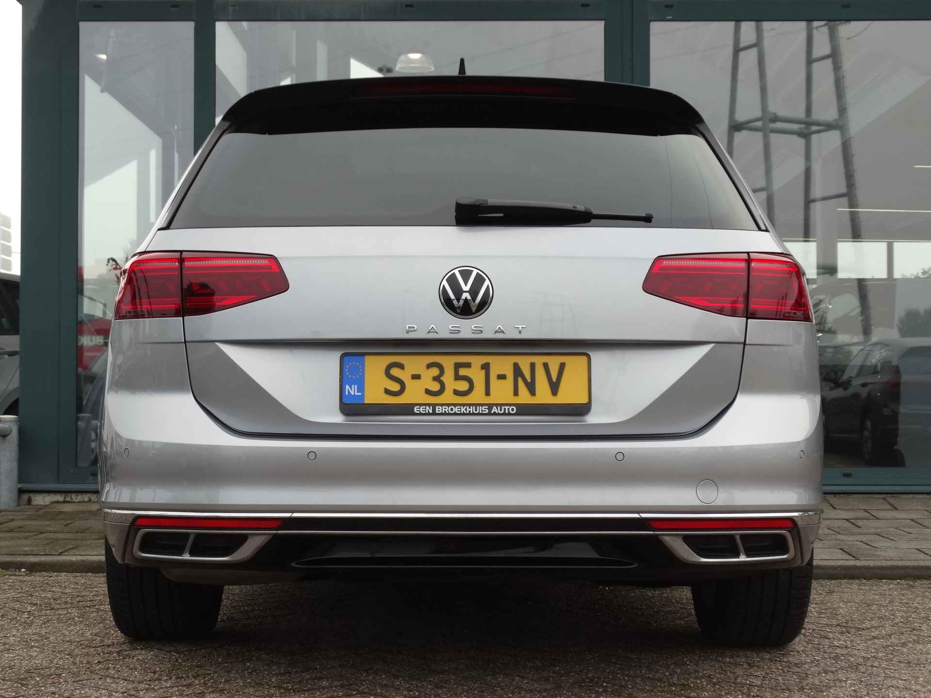 Volkswagen Passat Variant 1.5 TSI 150 PK DSG Automaat R-Line Business | Trekhaak | Full Leder | Navigatie | Achteruitrijcamera - 10/34