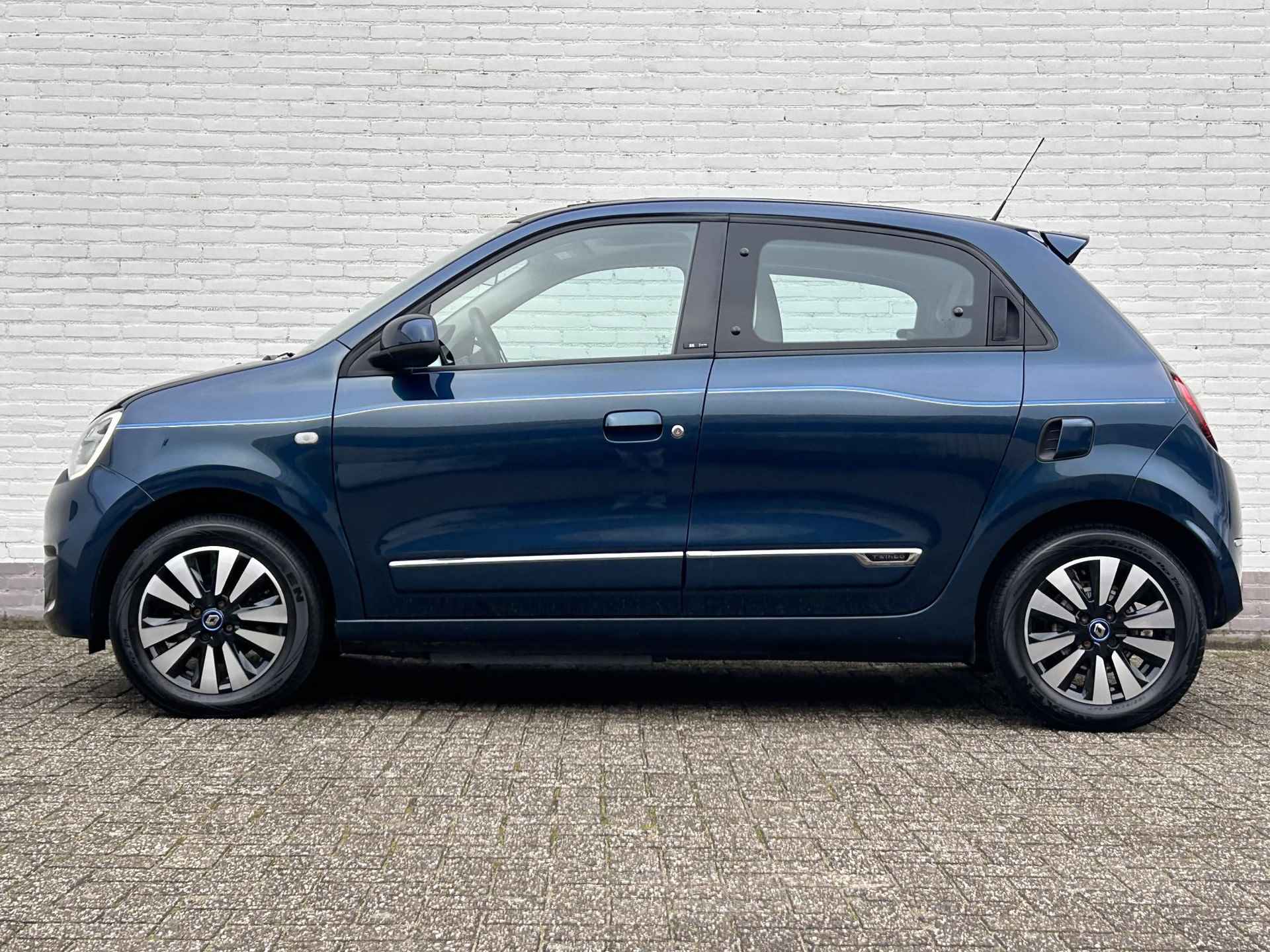 Renault Twingo Z.E. R80 Intens automaat / Elektrisch vouwdak / Koopaccu / SoH 93.0% / Camera / Apple carplay & Android auto / Cruise control / Climate Control / Radio / LED / - 10/36