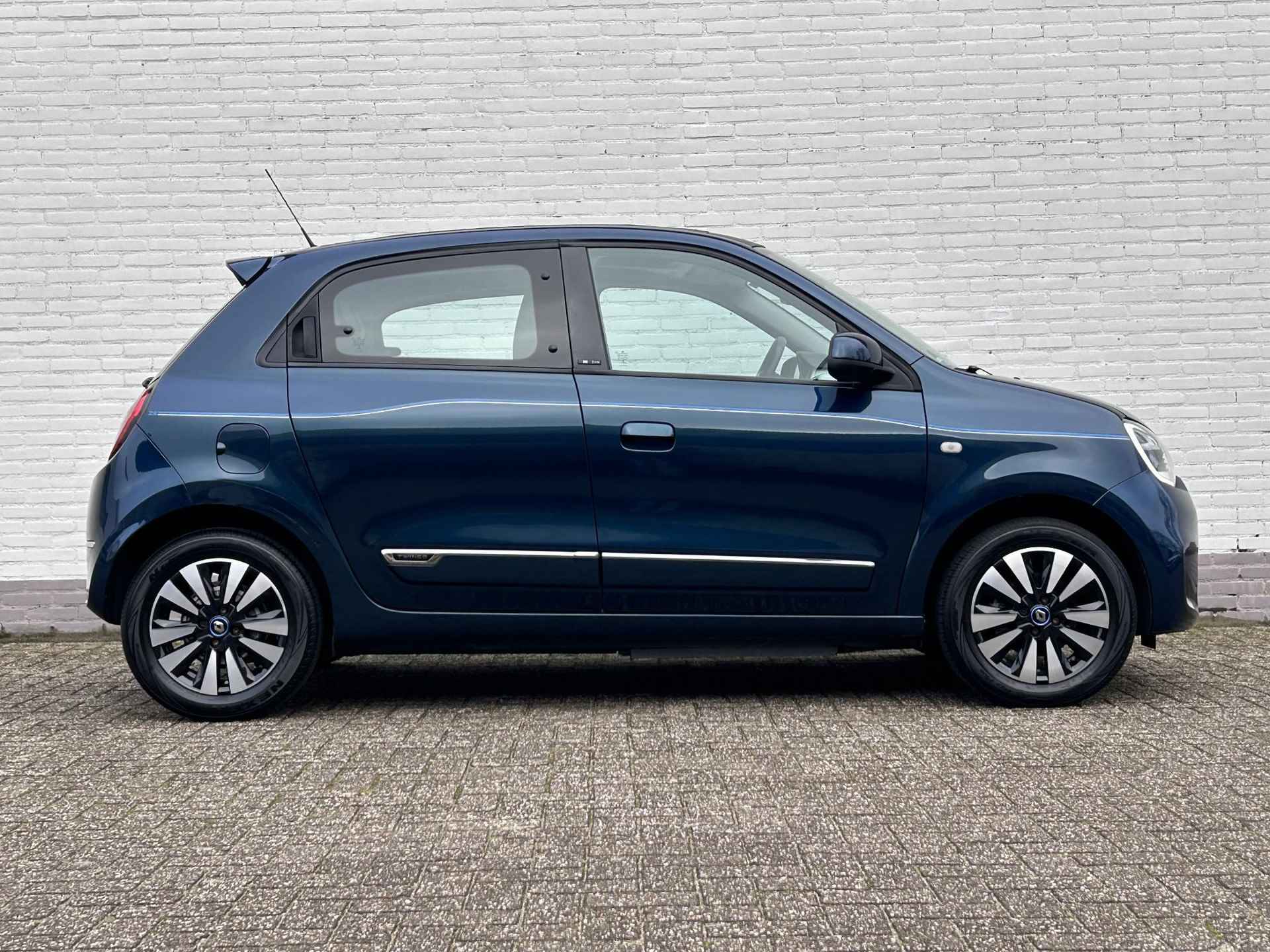 Renault Twingo Z.E. R80 Intens automaat / Elektrisch vouwdak / Koopaccu / SoH 93.0% / Camera / Apple carplay & Android auto / Cruise control / Climate Control / Radio / LED / - 28/36