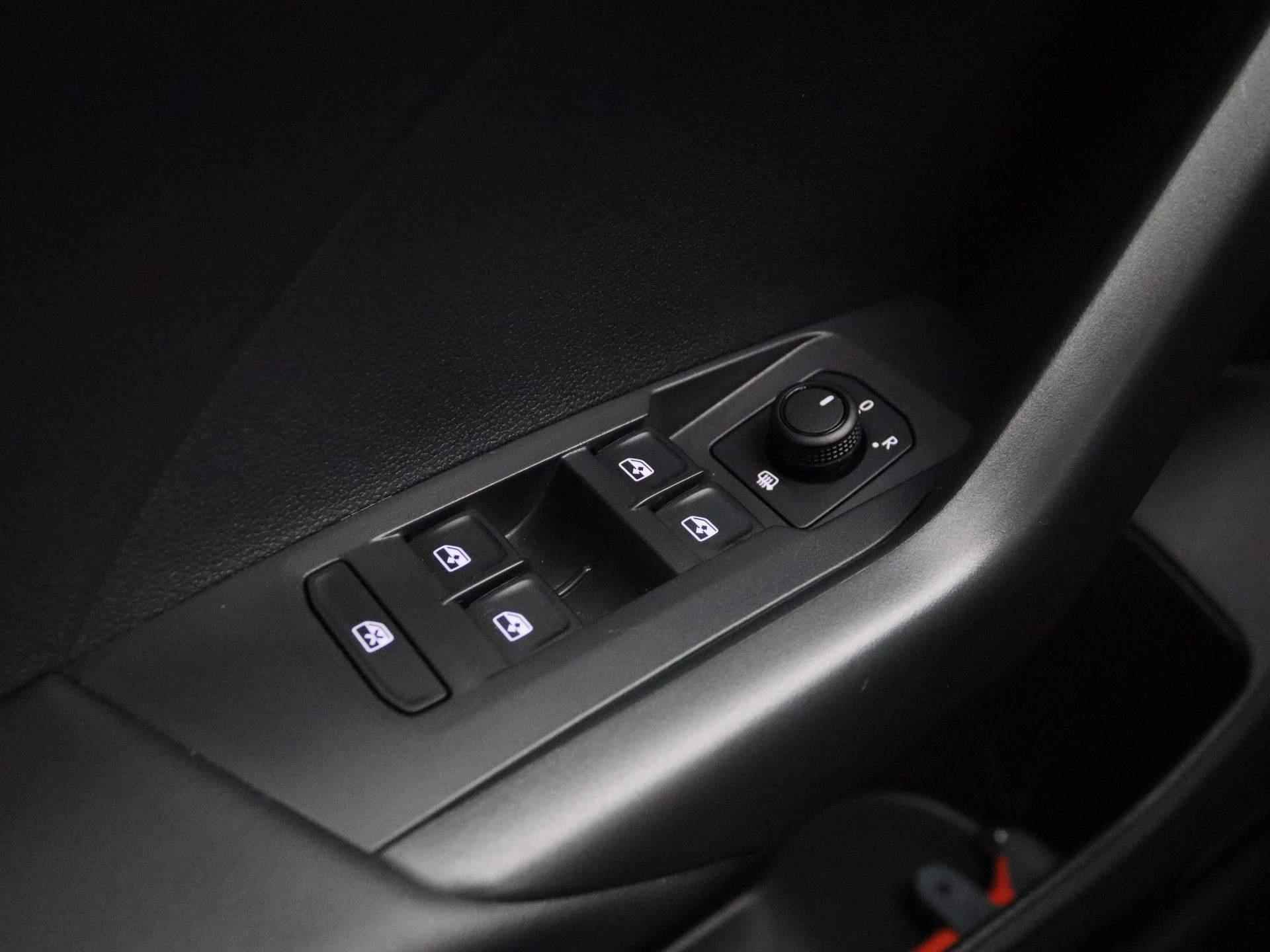 Volkswagen T-Cross 1.0 TSI Life 110PK Automaat | App Connect | Adaptive Cruise Control | Bluetooth - 24/31