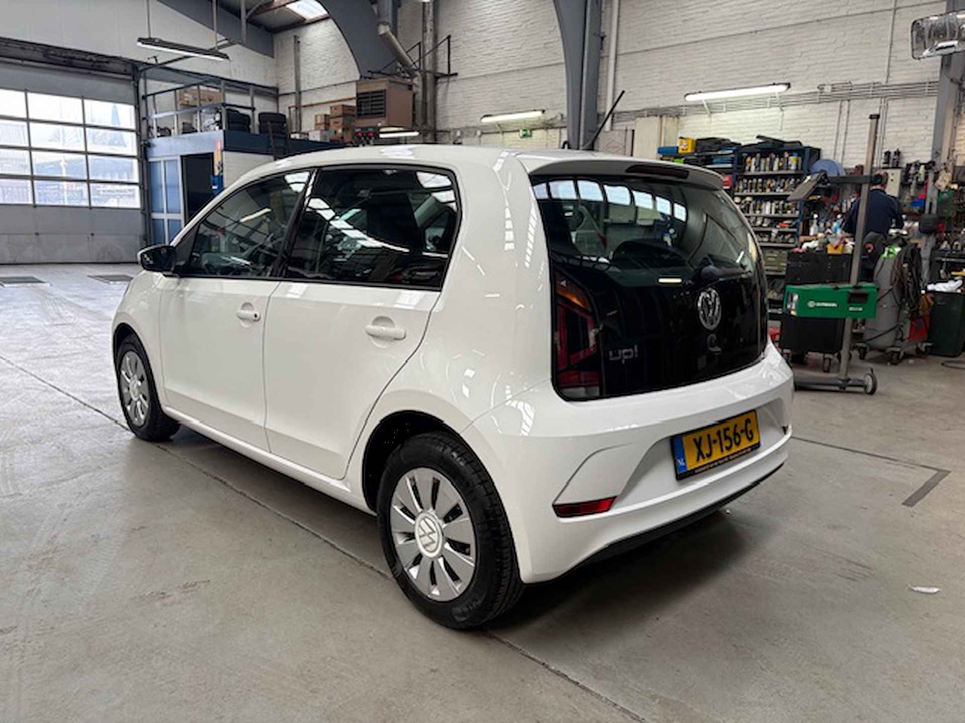 VOLKSWAGEN Up! 1.0 60PK 5D BMT Move up!  | Airco | Bluetooth | All season banden | NAP | Rijklaar prijs! - 5/17