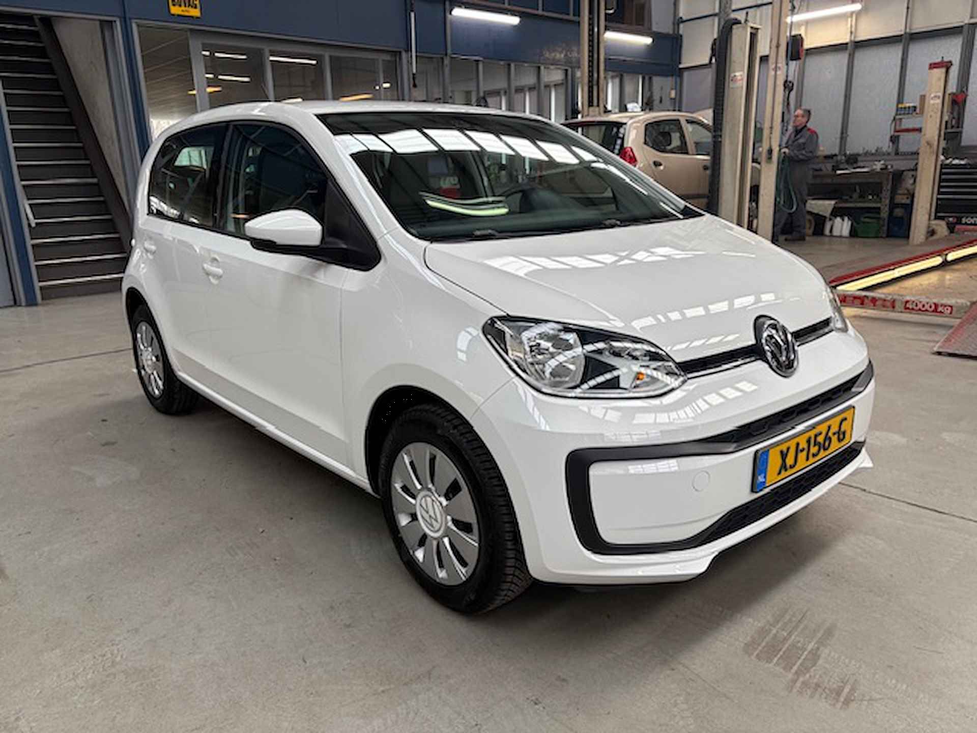 VOLKSWAGEN Up! 1.0 60PK 5D BMT Move up!  | Airco | Bluetooth | All season banden | NAP | Rijklaar prijs! - 8/17