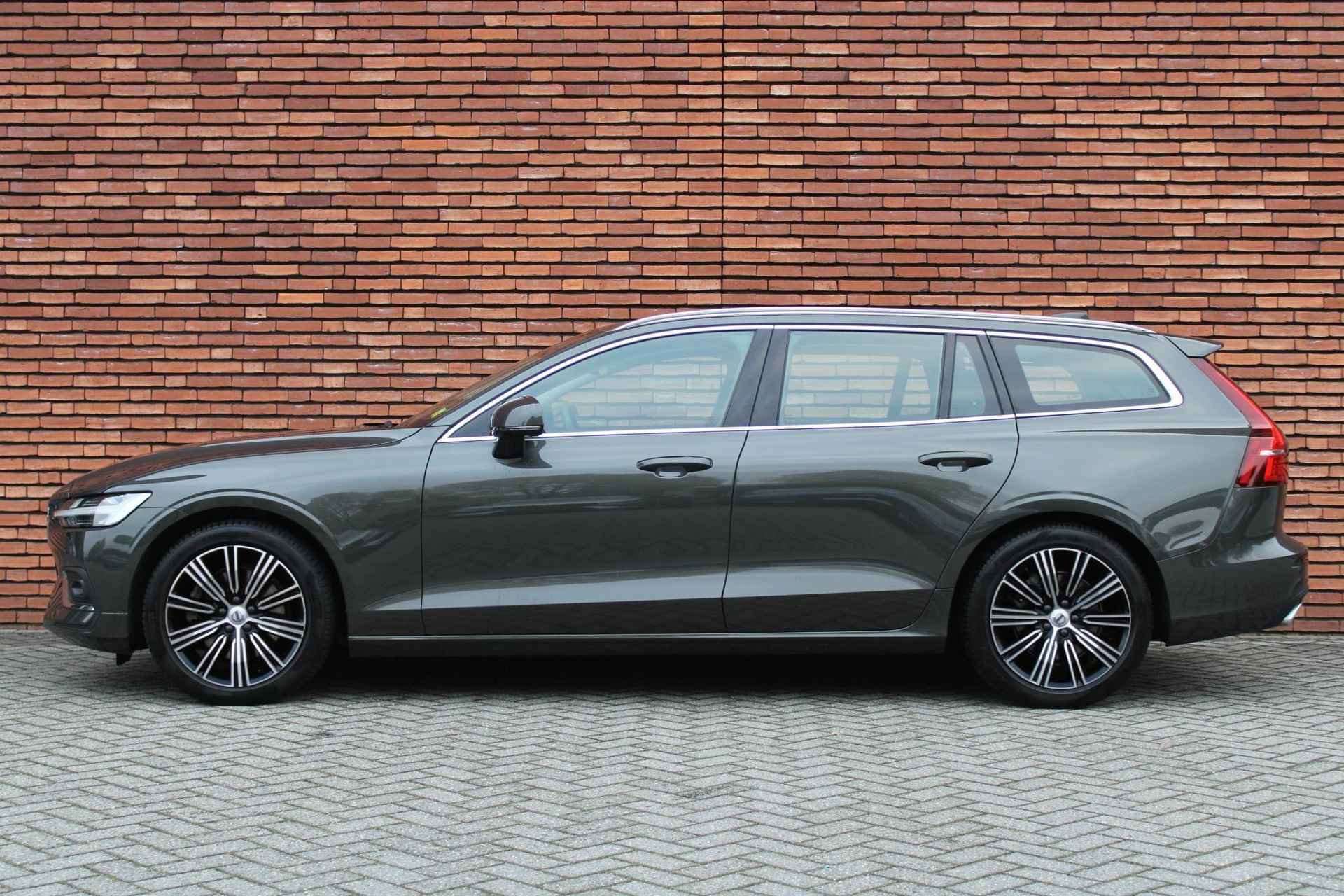 Volvo V60 T5 Automaat Inscription | Getint Glas Achter | DAB Ontvanger | Lederen Bekleding | Verwarmbare Voorstoelen | Navigatiesysteem | Apple Carplay/Android Auto | Cruise Control | High Performance Audio | Rijstrooksensor Met Correctie | Electronic Climate Control - 6/15