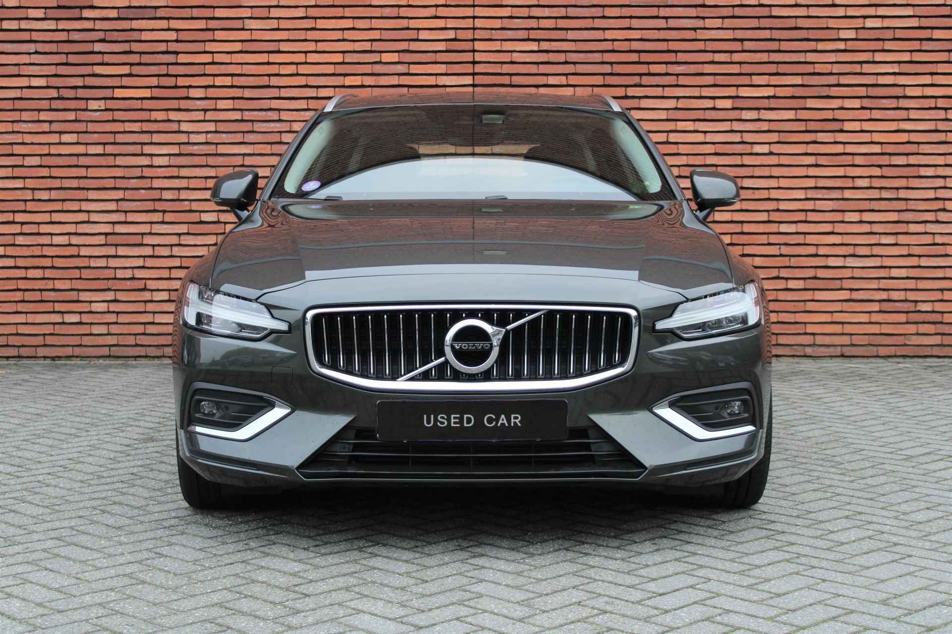 Volvo V60 T5 Automaat Inscription | Getint Glas Achter | DAB Ontvanger | Lederen Bekleding | Verwarmbare Voorstoelen | Navigatiesysteem | Apple Carplay/Android Auto | Cruise Control | High Performance Audio | Rijstrooksensor Met Correctie | Electronic Climate Control - 10/15