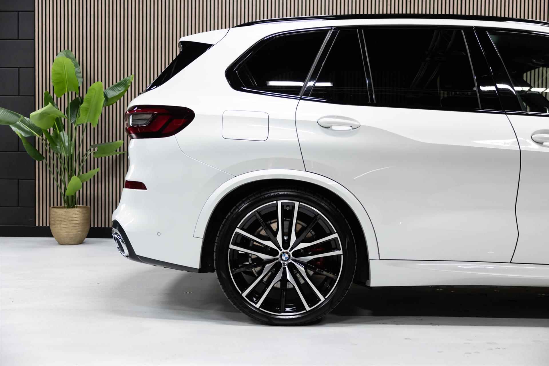 BMW X5 (g05) XDRIVE45E M-Sport | Skylounge | Softclose | Luchtvering - 11/75