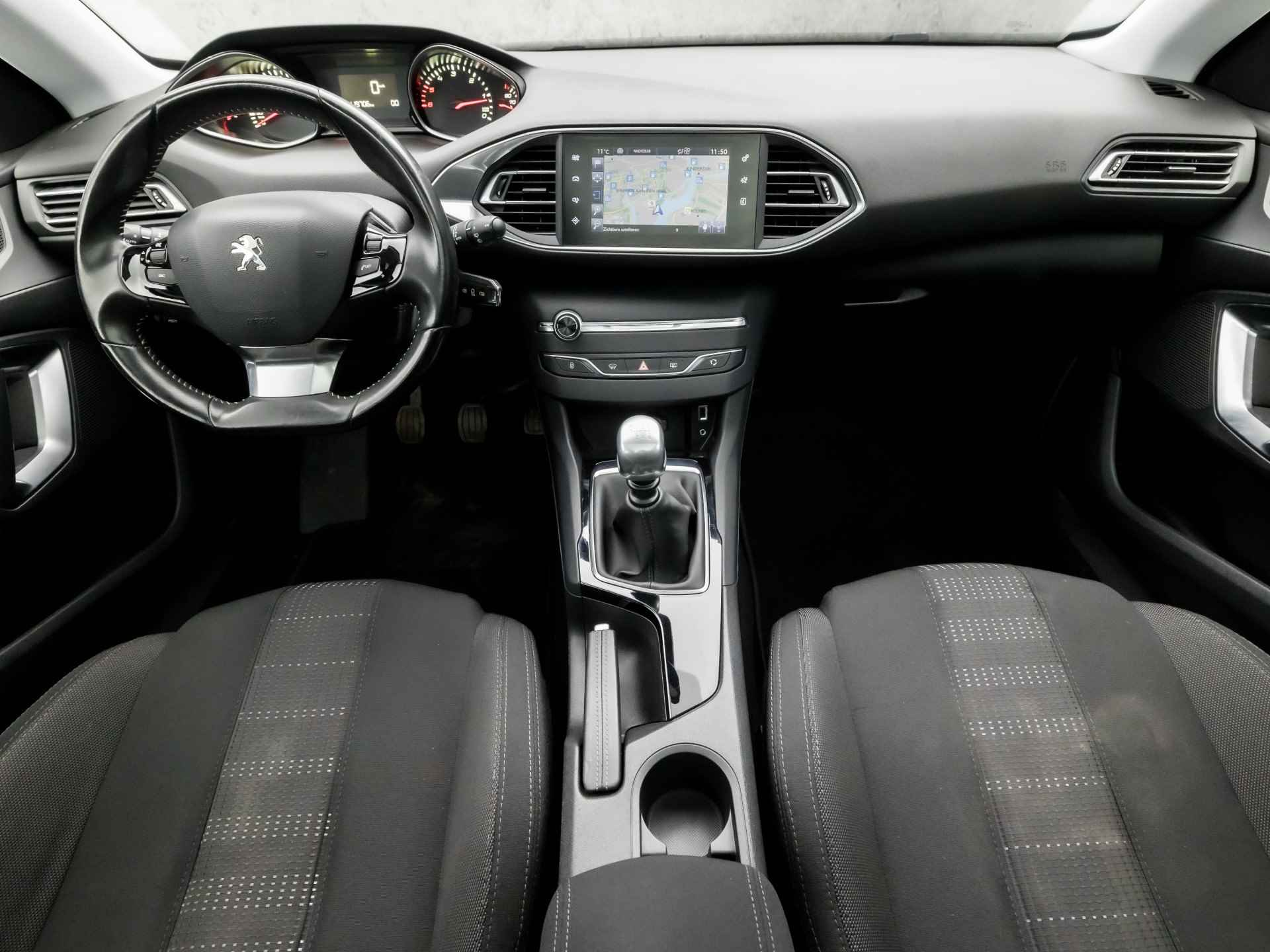 Peugeot 308 1.6 BlueHDi Executive (PANORAMADAK, NAVIGATIE, GETINT GLAS, NIEUWE APK, SPORTSTOELEN, PARKEERSENSOREN, CRUISE, LM VELGEN, NIEUWSTAAT) - 6/32