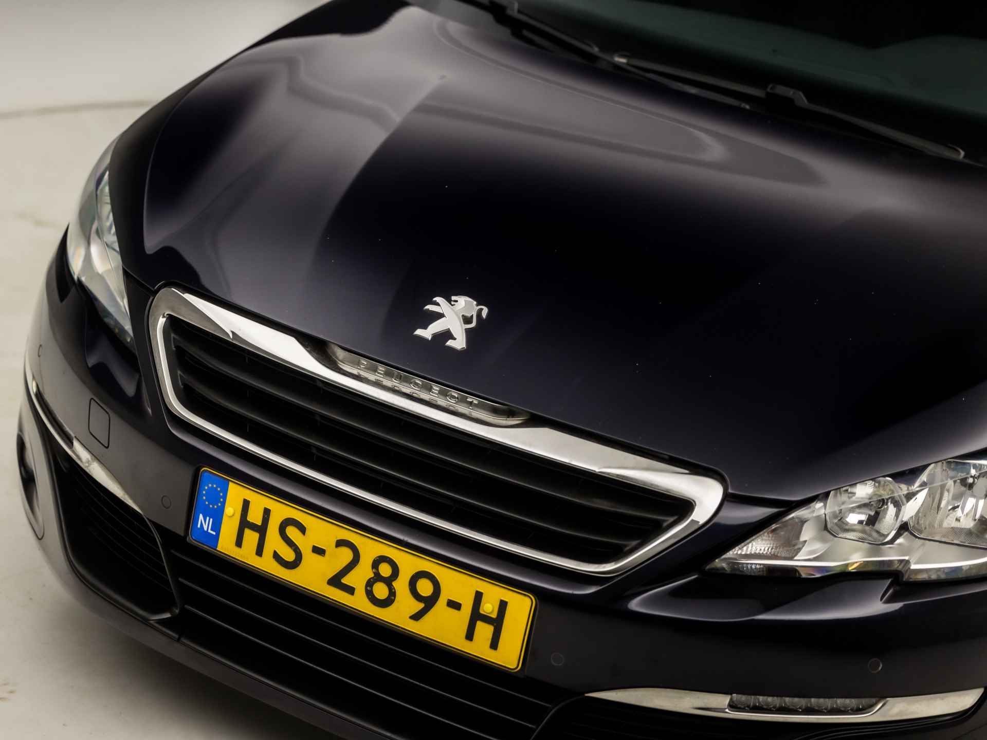 Peugeot 308 1.6 BlueHDi Executive (PANORAMADAK, NAVIGATIE, GETINT GLAS, NIEUWE APK, SPORTSTOELEN, PARKEERSENSOREN, CRUISE, LM VELGEN, NIEUWSTAAT) - 28/32