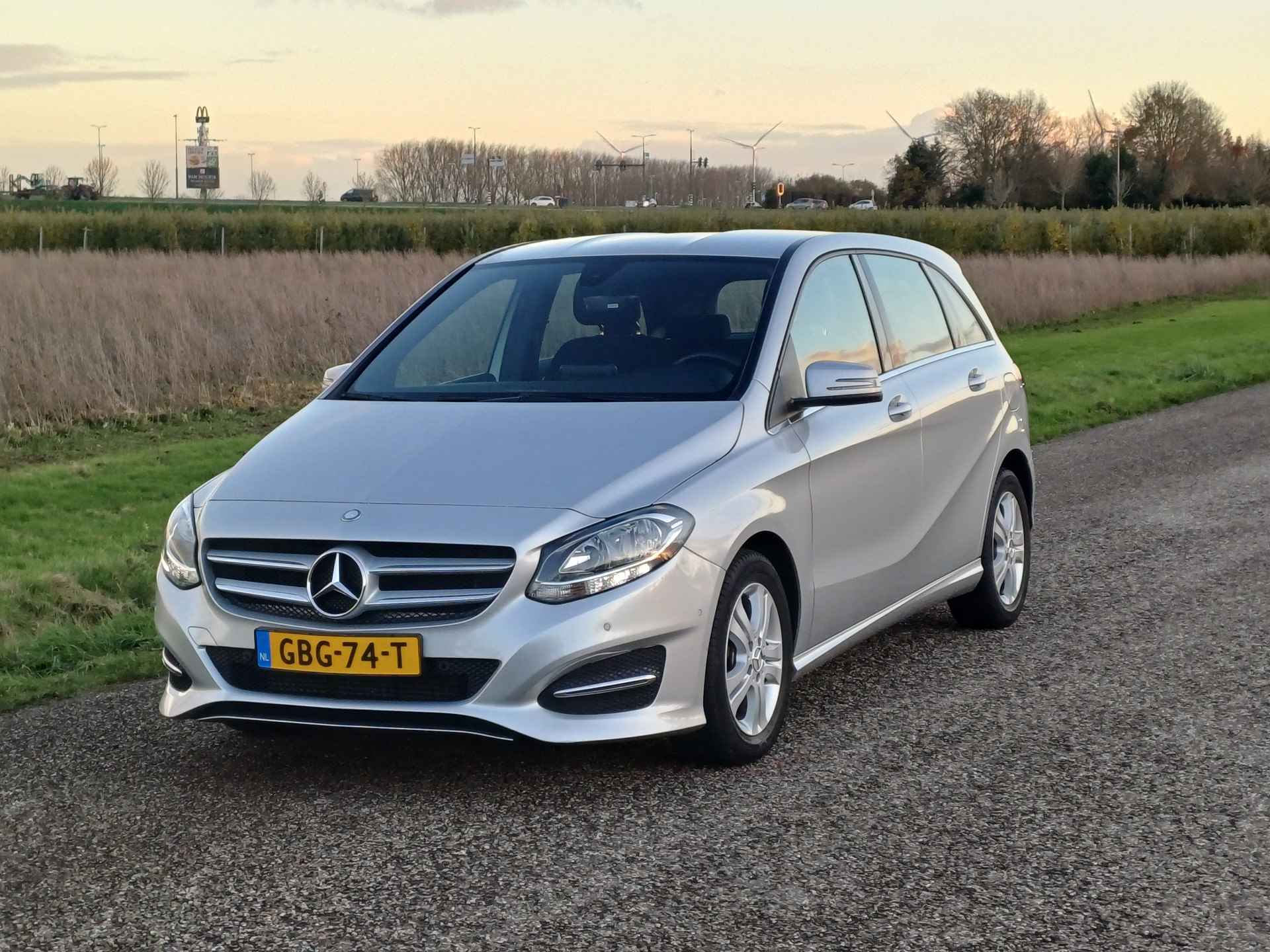 Mercedes-Benz B-Klasse 180 Prestige | Nieuwstaat !  | Lage KM! | Navi | Cruise | Goed onderhoud | Parkeerhulp - 4/46