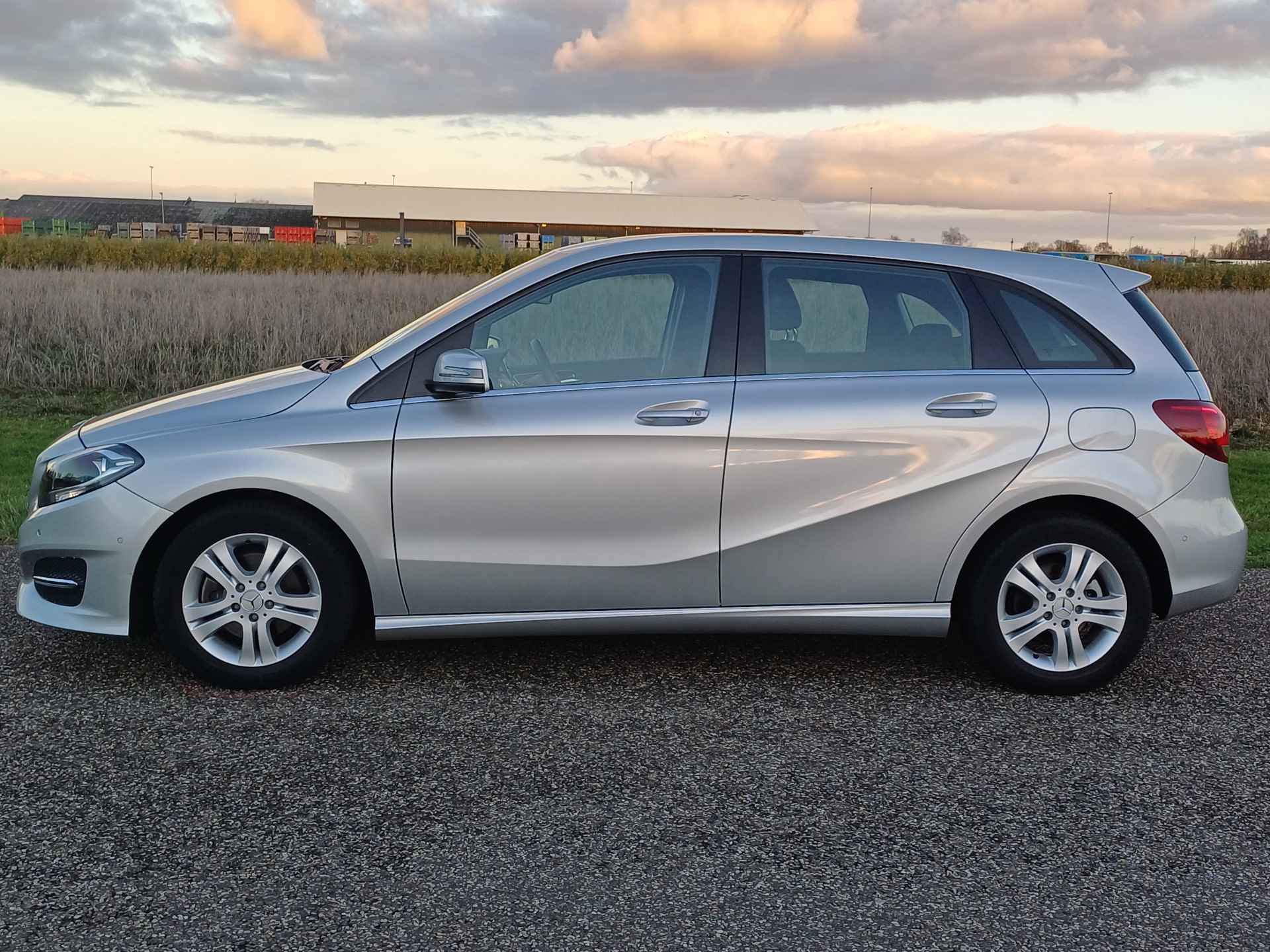 Mercedes-Benz B-Klasse 180 Prestige | Nieuwstaat !  | Lage KM! | Navi | Cruise | Goed onderhoud | Parkeerhulp - 10/46