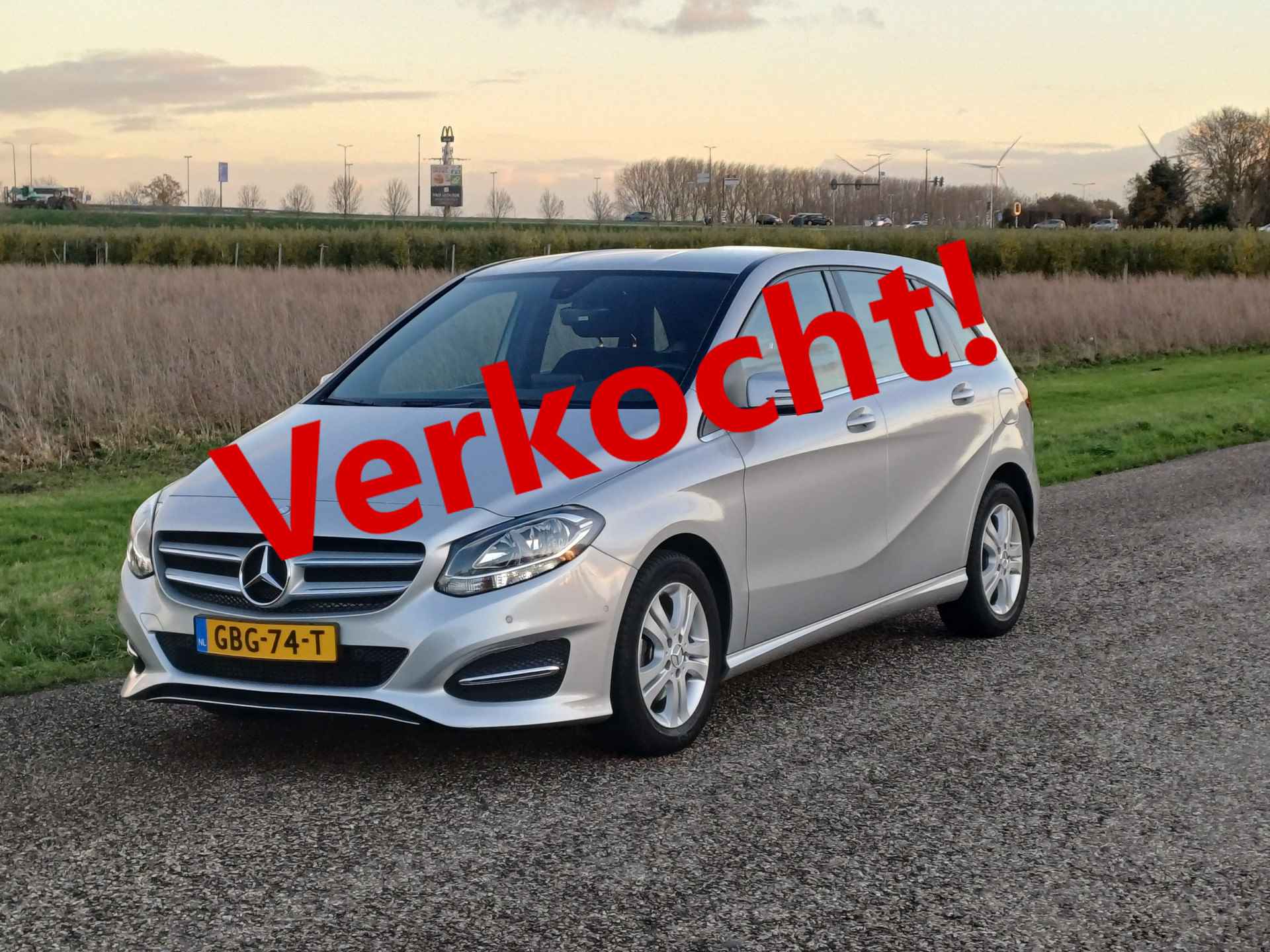 Mercedes-Benz B-Klasse 180 Prestige | Nieuwstaat !  | Lage KM! | Navi | Cruise | Goed onderhoud | Parkeerhulp - 1/46