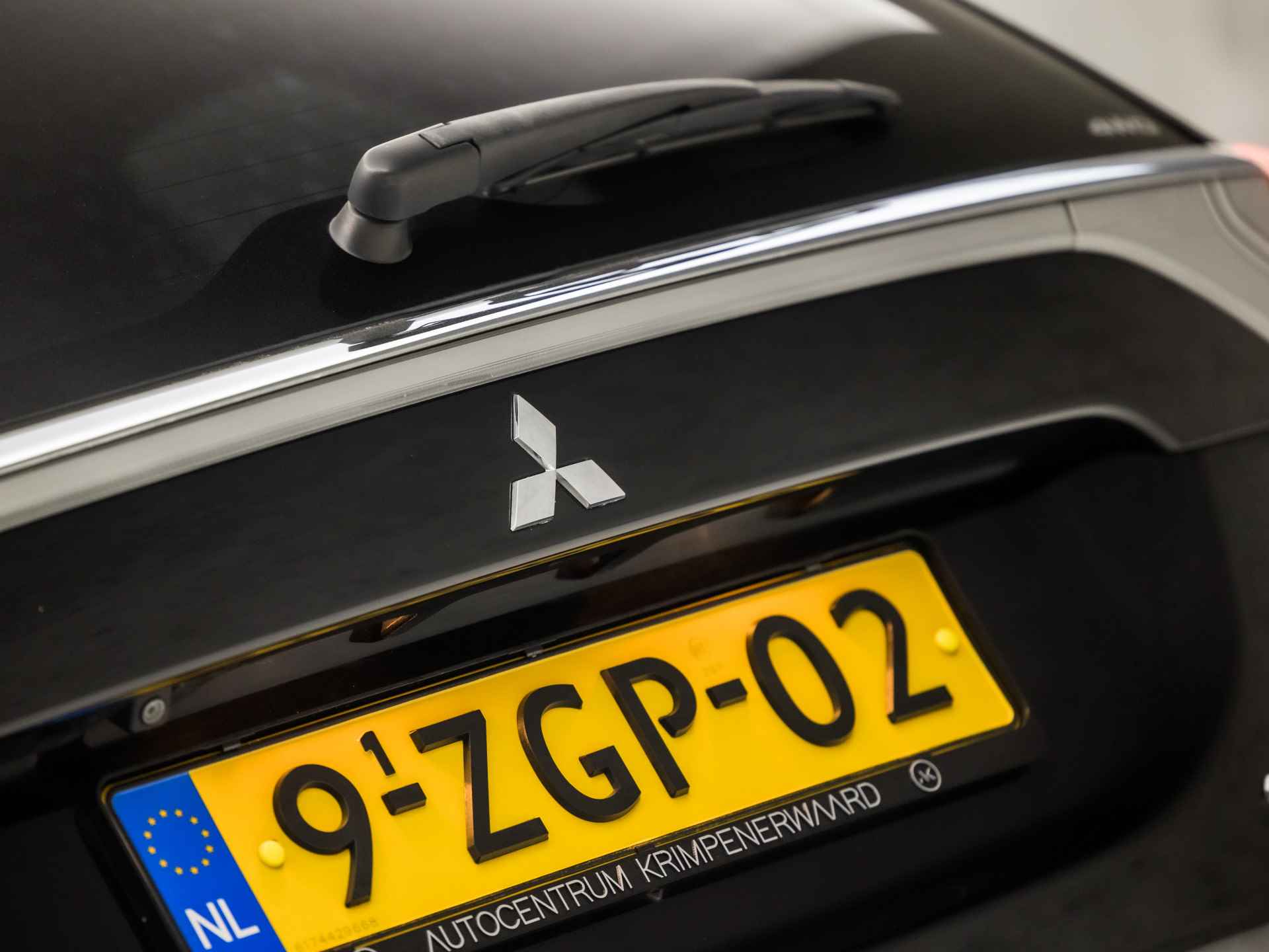 Mitsubishi Outlander 2.0 PHEV X-Line Sport Automaat (NAVIGATIE, NAP, CLIMATE, CAMERA, LEDER, SPORTSTOELEN, GETINT GLAS, KEYLESS, CRUISE, NIEUWE APK, NIEUWSTAAT) - 29/37